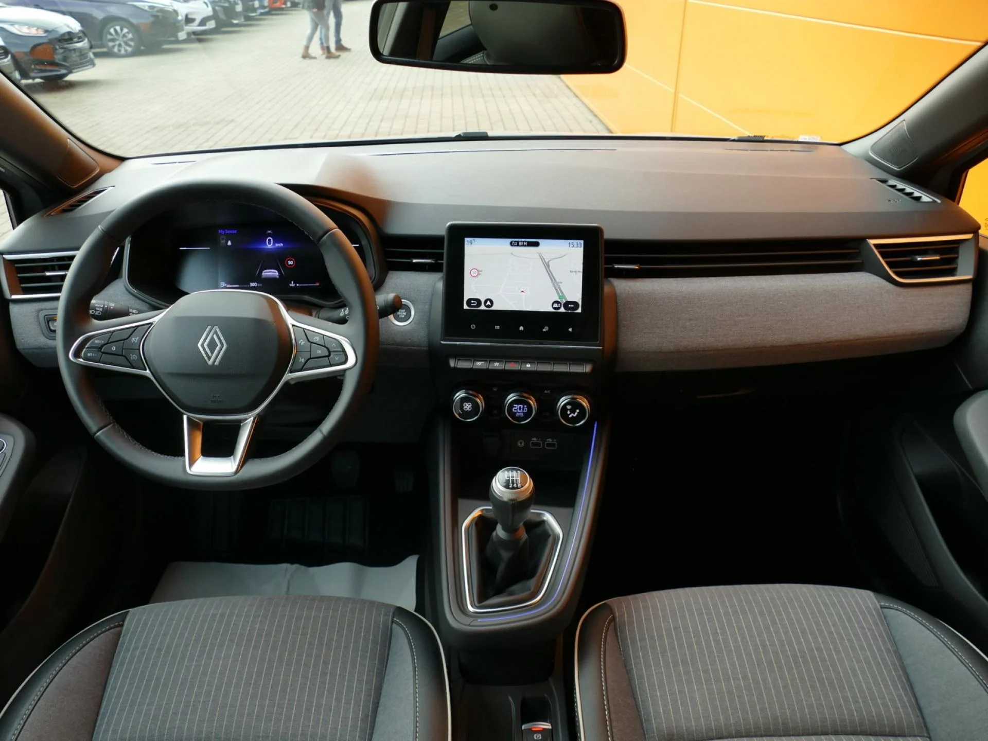 RENAULT CLIO - Miniature 6 sur 34 - Cliquer pour voir cette photo