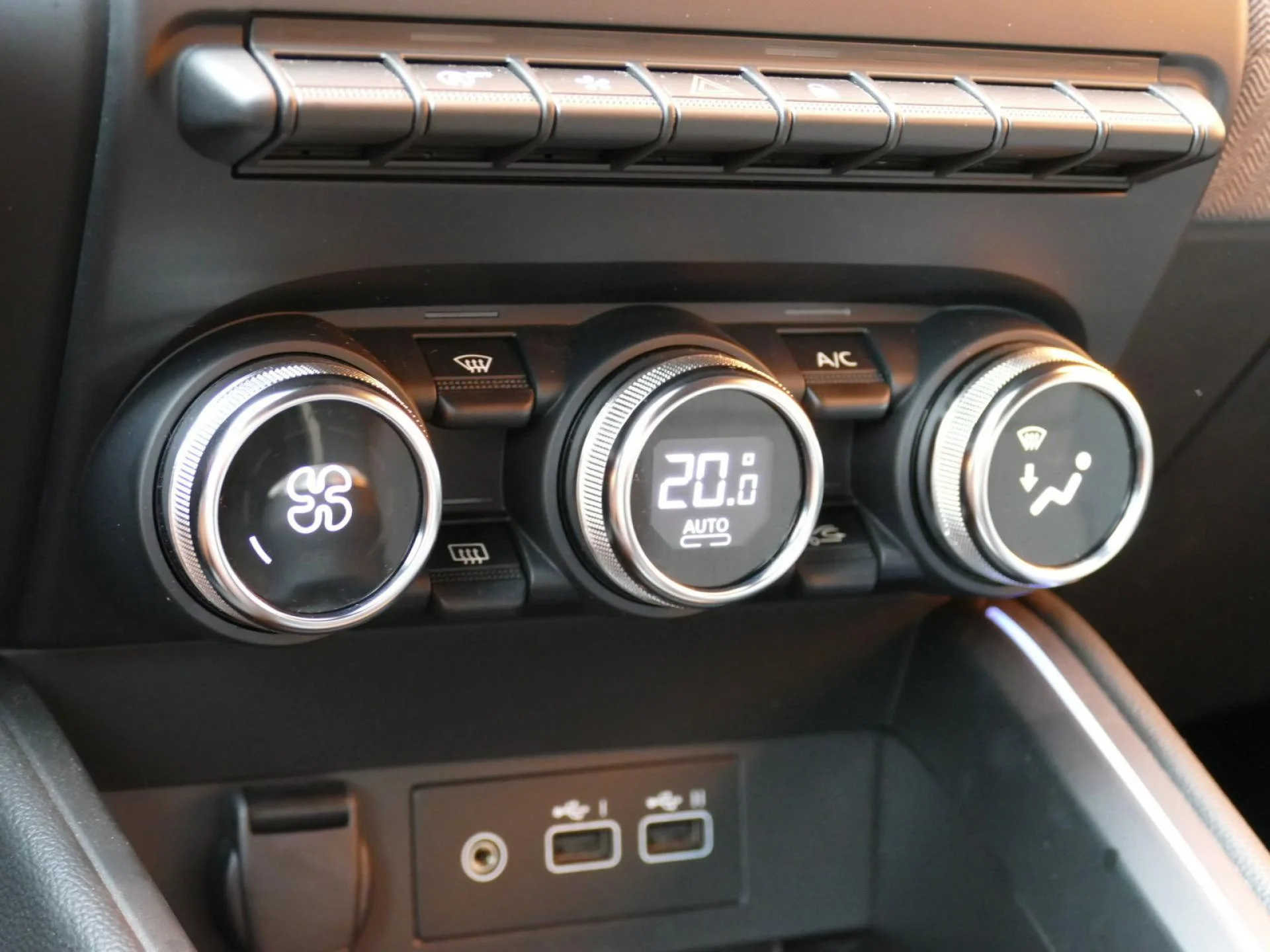 RENAULT CLIO - Miniature 15 sur 34 - Cliquer pour voir cette photo
