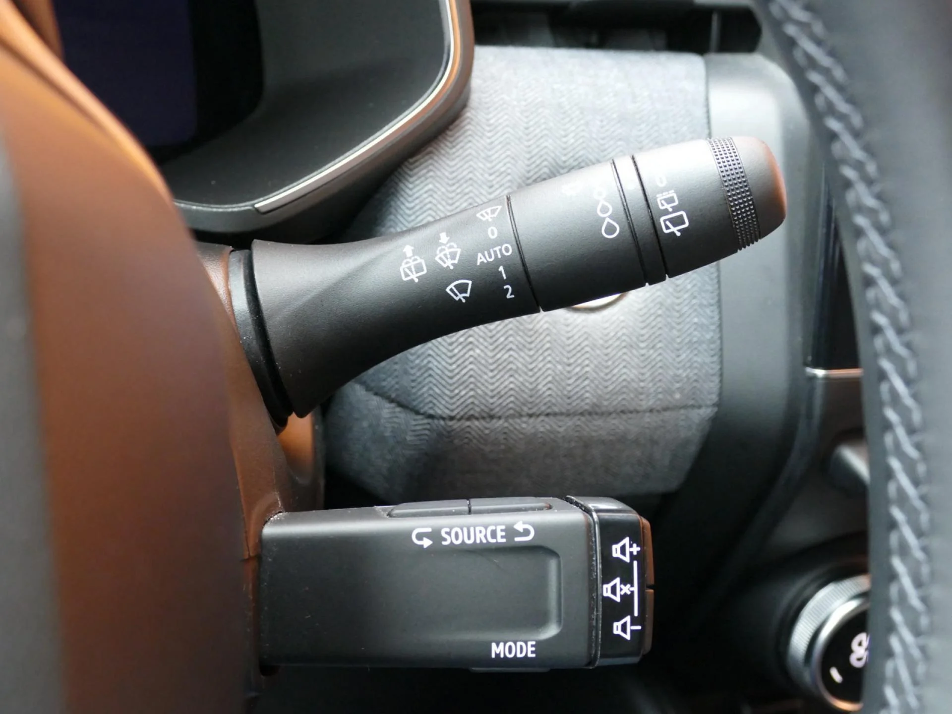 RENAULT CLIO - Miniature 28 sur 34 - Cliquer pour voir cette photo