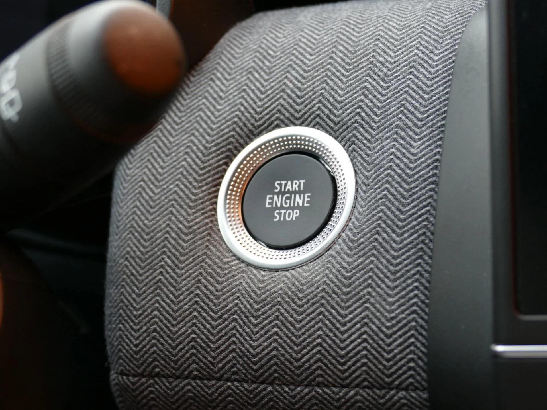 RENAULT CLIO - Miniature 22 sur 34 - Cliquer pour voir cette photo