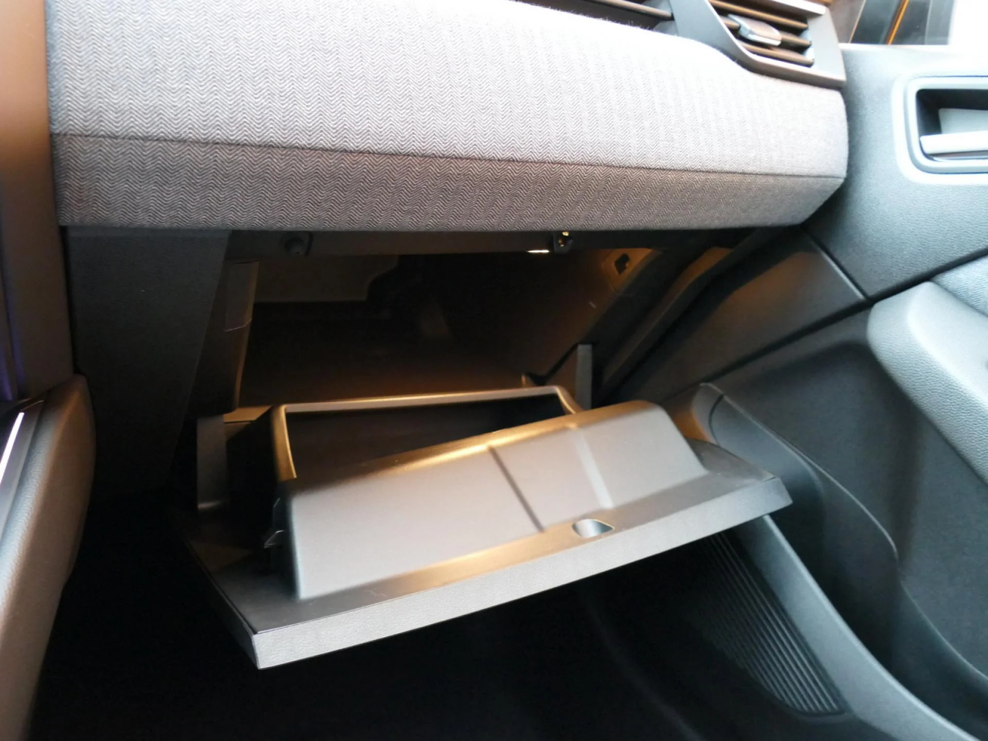 RENAULT CLIO - Miniature 26 sur 34 - Cliquer pour voir cette photo