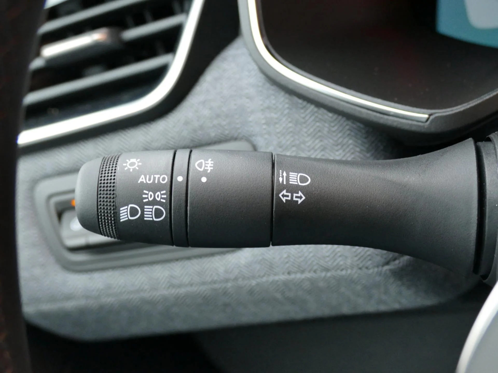 RENAULT CLIO - Miniature 28 sur 34 - Cliquer pour voir cette photo