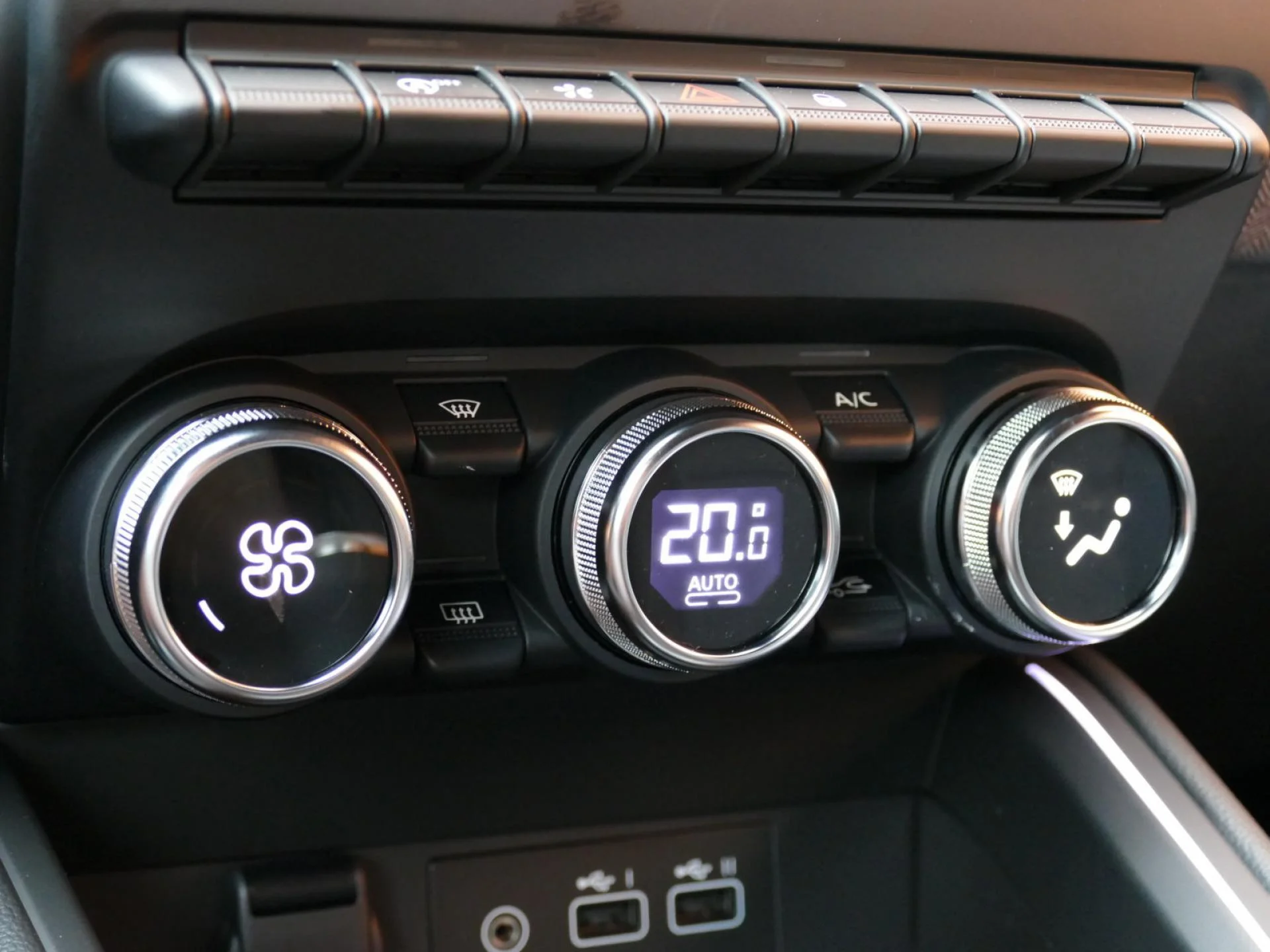 RENAULT CLIO - Miniature 16 sur 34 - Cliquer pour voir cette photo