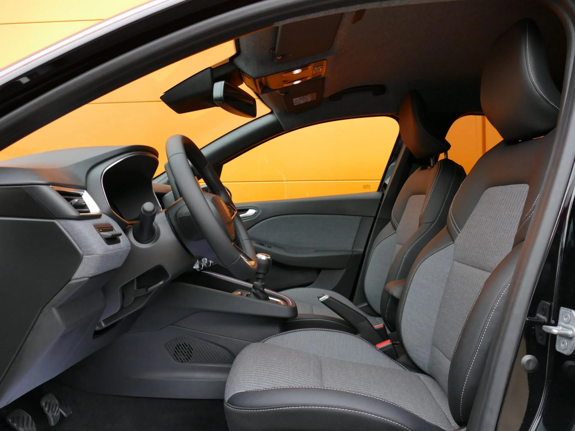 RENAULT CLIO - Miniature 7 sur 34 - Cliquer pour voir cette photo
