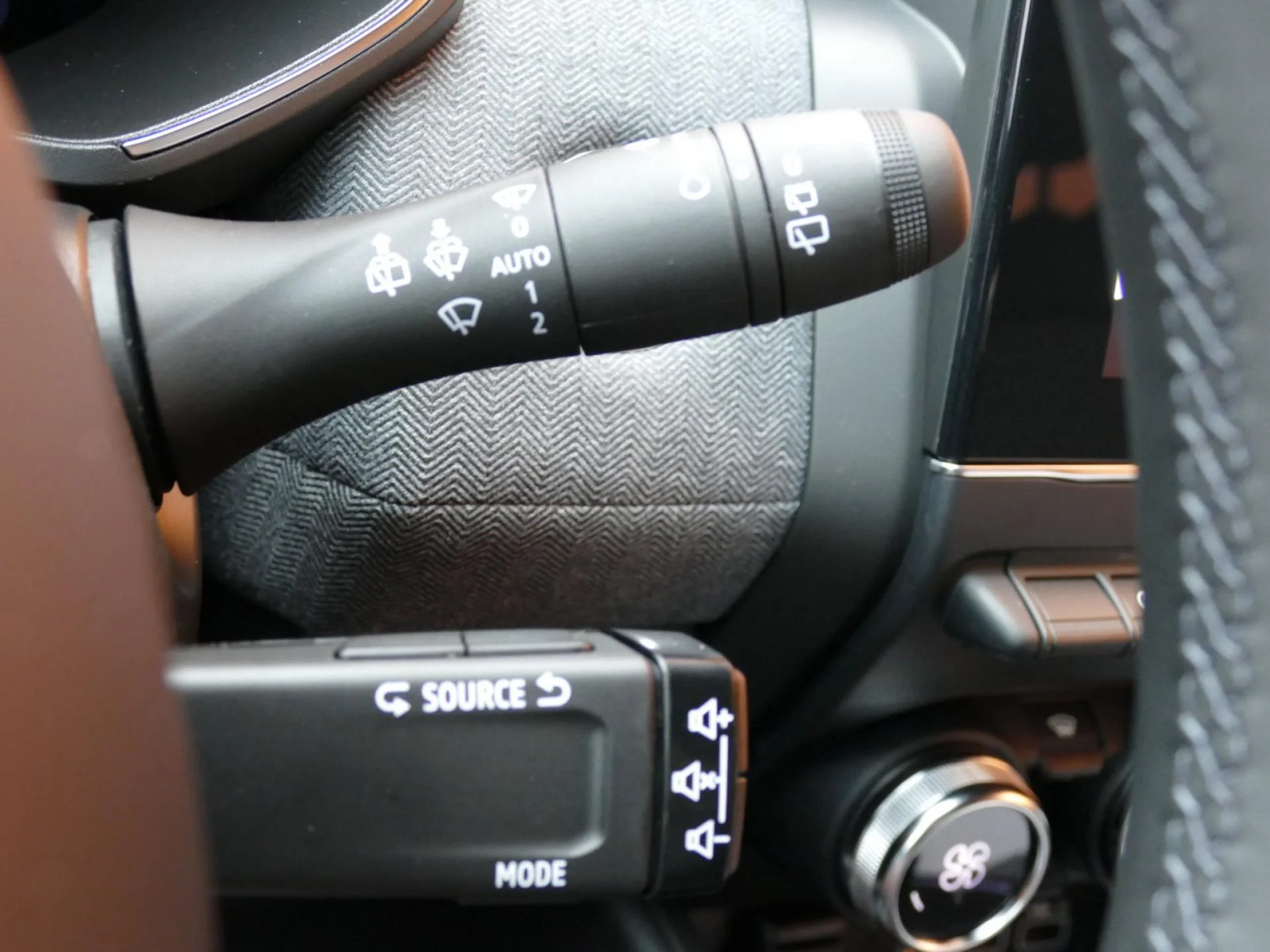 RENAULT CLIO - Miniature 29 sur 34 - Cliquer pour voir cette photo
