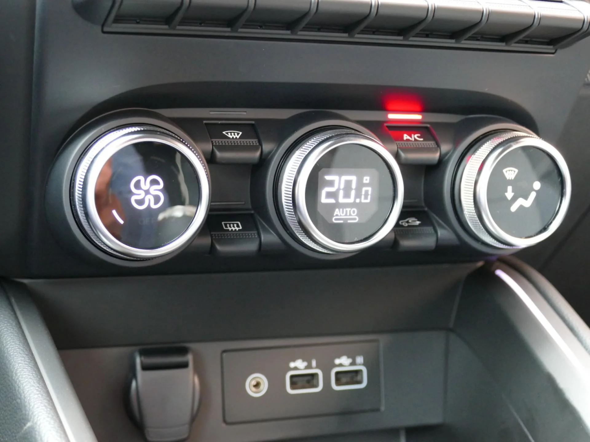 RENAULT CLIO - Miniature 14 sur 31 - Cliquer pour voir cette photo