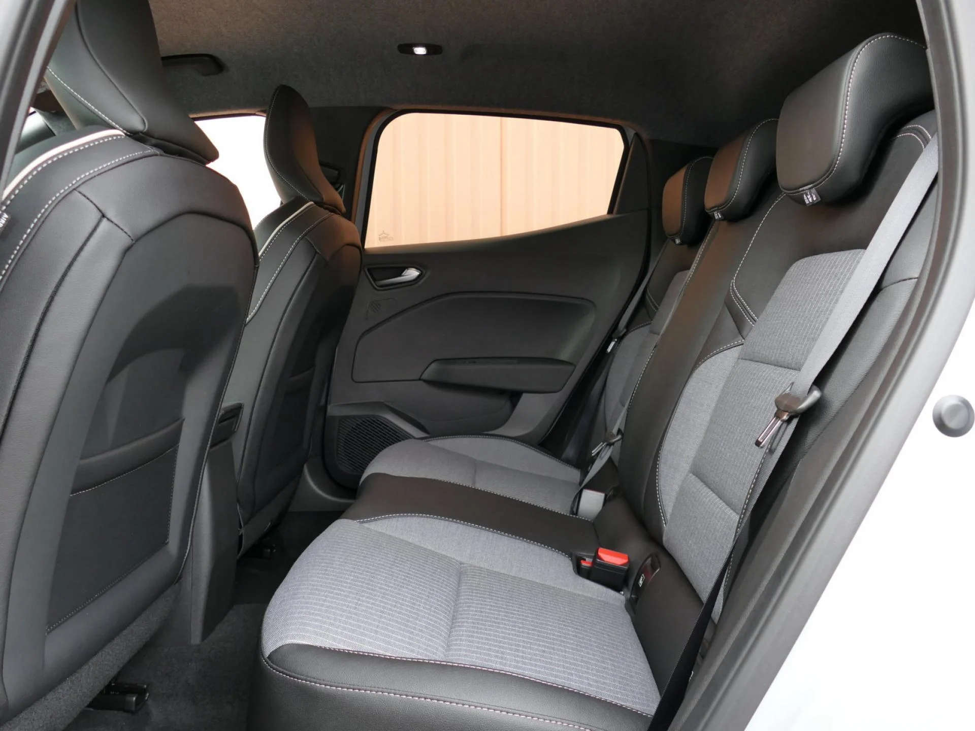 RENAULT CLIO - Miniature 7 sur 31 - Cliquer pour voir cette photo