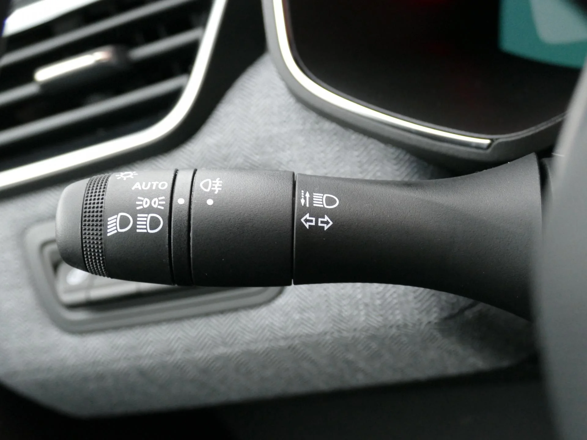 RENAULT CLIO - Miniature 25 sur 31 - Cliquer pour voir cette photo