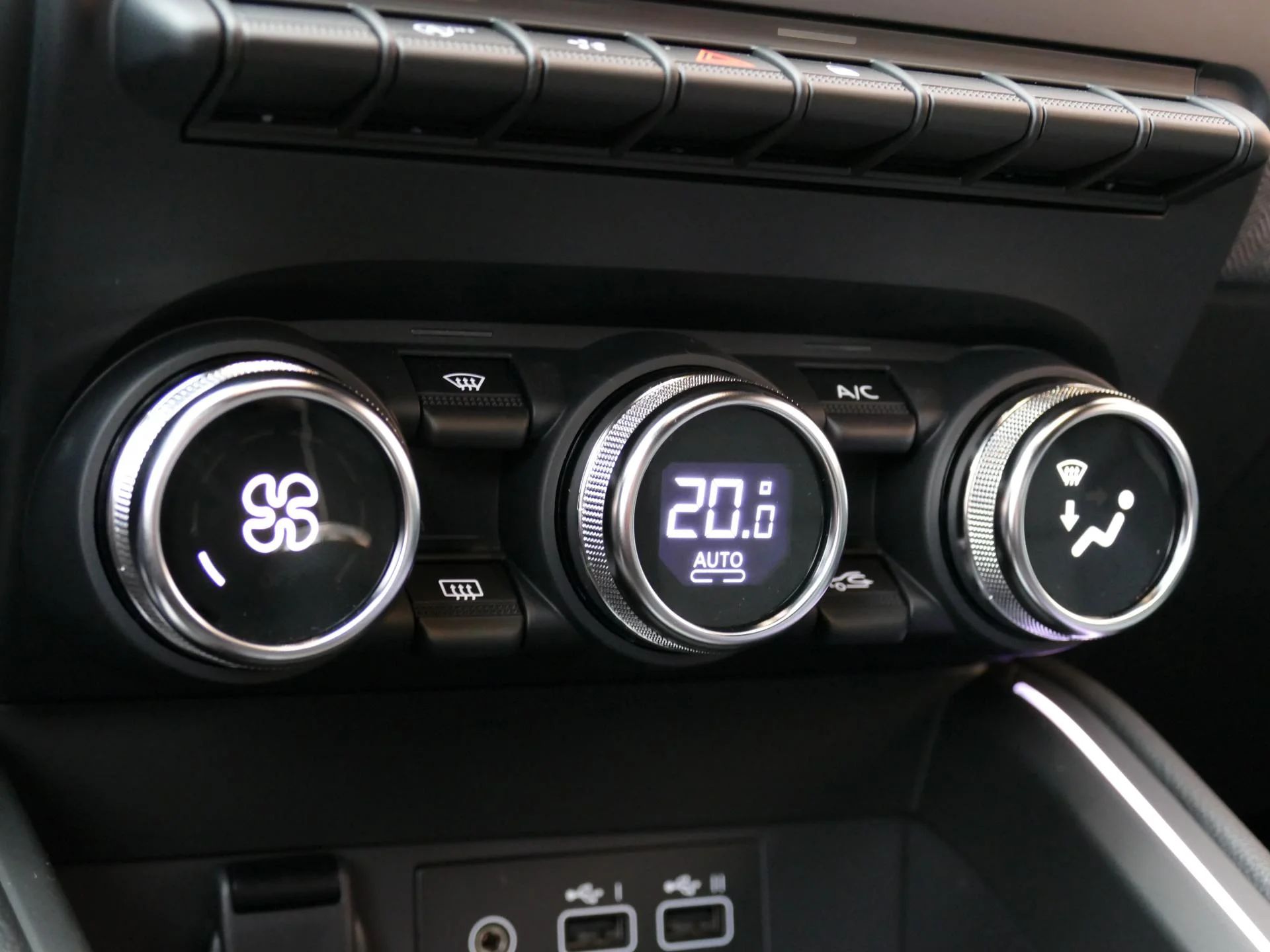 RENAULT CLIO - Miniature 16 sur 31 - Cliquer pour voir cette photo