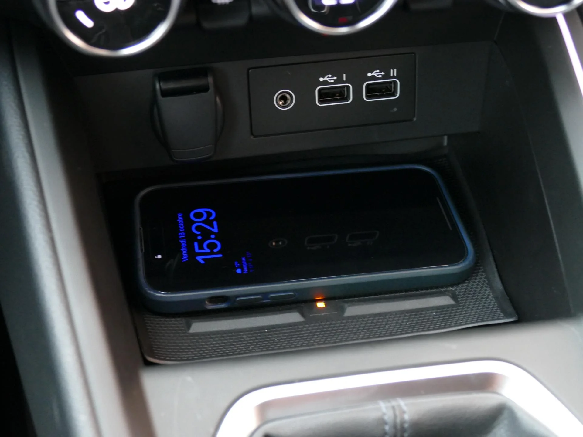 RENAULT CLIO - Miniature 20 sur 31 - Cliquer pour voir cette photo