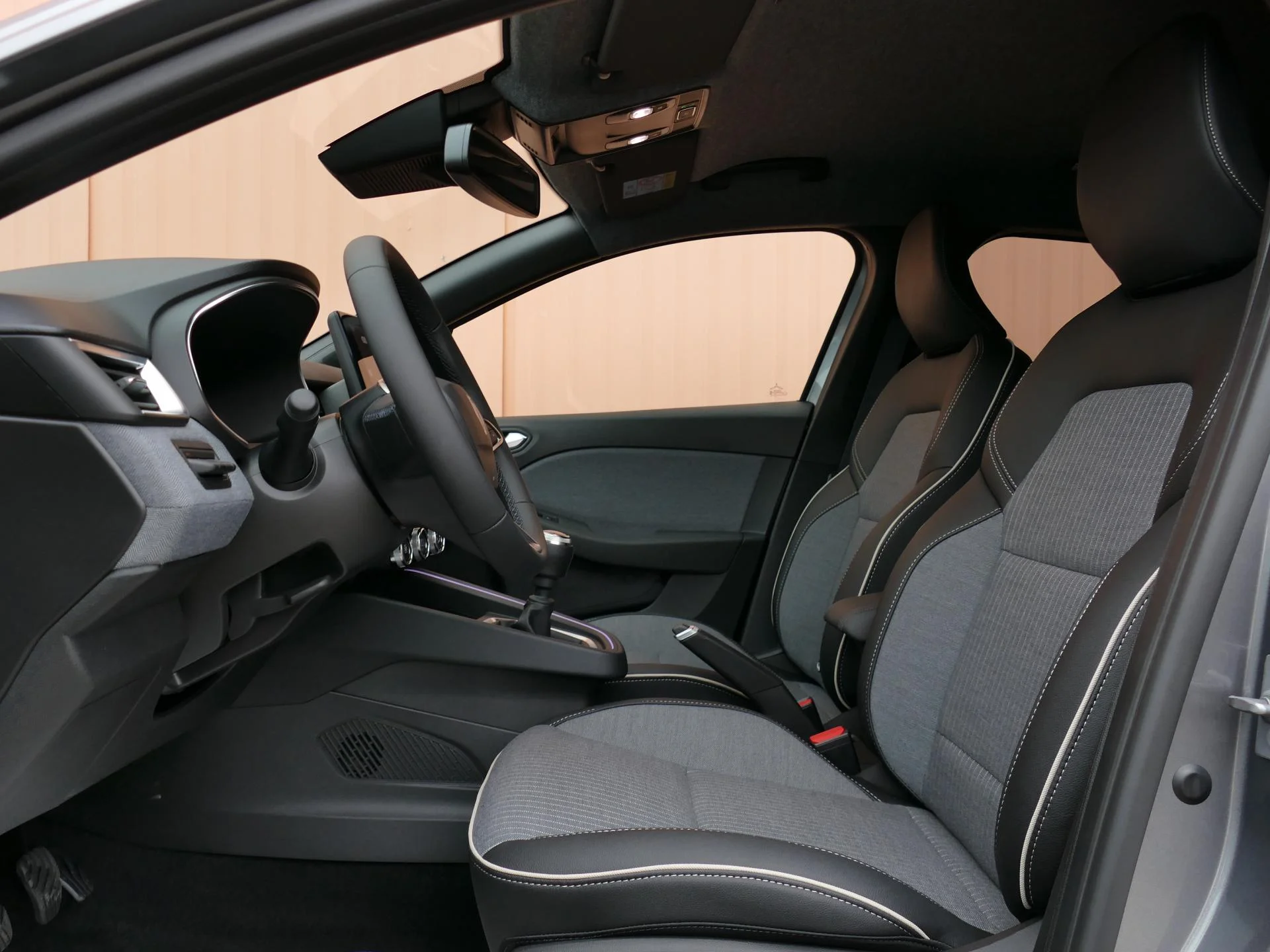 RENAULT CLIO - Miniature 7 sur 31 - Cliquer pour voir cette photo