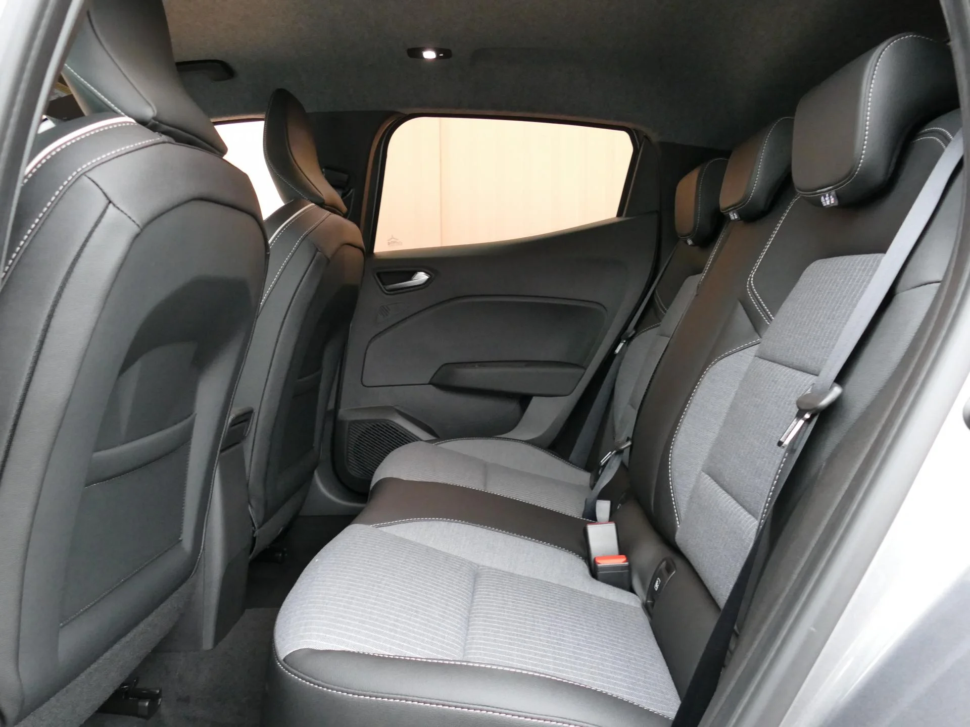 RENAULT CLIO - Miniature 8 sur 31 - Cliquer pour voir cette photo