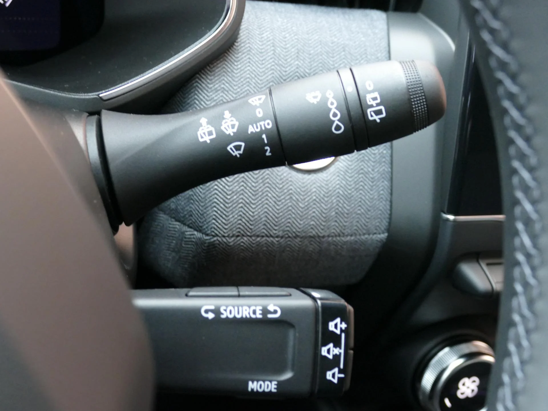 RENAULT CLIO - Miniature 25 sur 30 - Cliquer pour voir cette photo