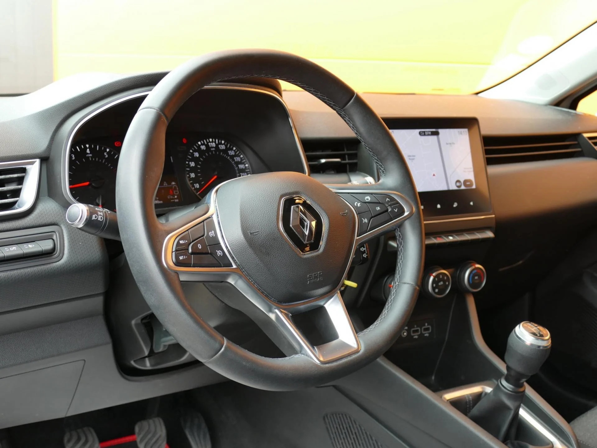 RENAULT CLIO - Miniature 15 sur 32 - Cliquer pour voir cette photo