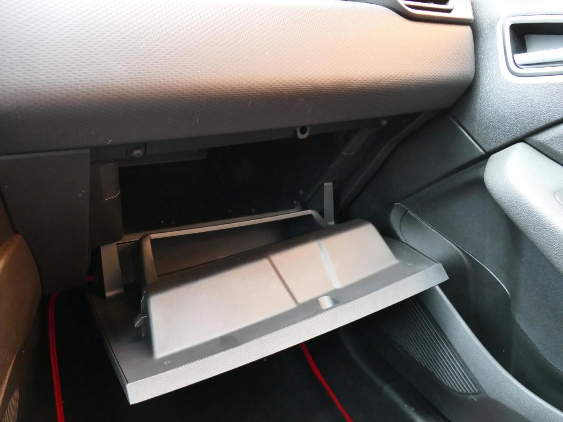 RENAULT CLIO - Miniature 21 sur 32 - Cliquer pour voir cette photo