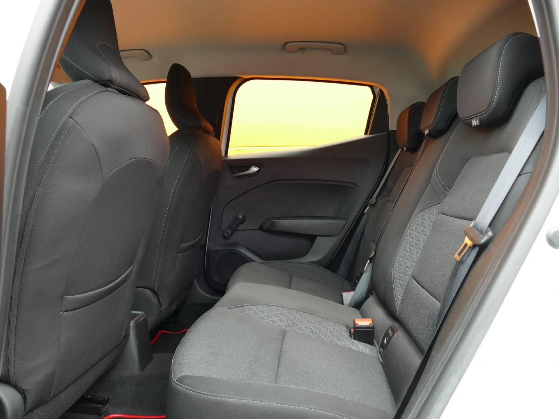 RENAULT CLIO - Miniature 7 sur 32 - Cliquer pour voir cette photo