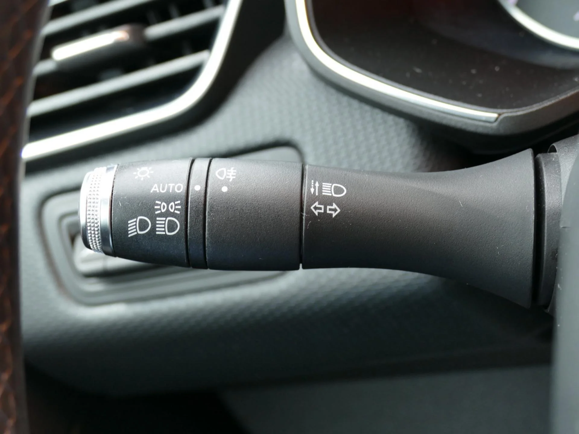 RENAULT CLIO - Miniature 24 sur 32 - Cliquer pour voir cette photo