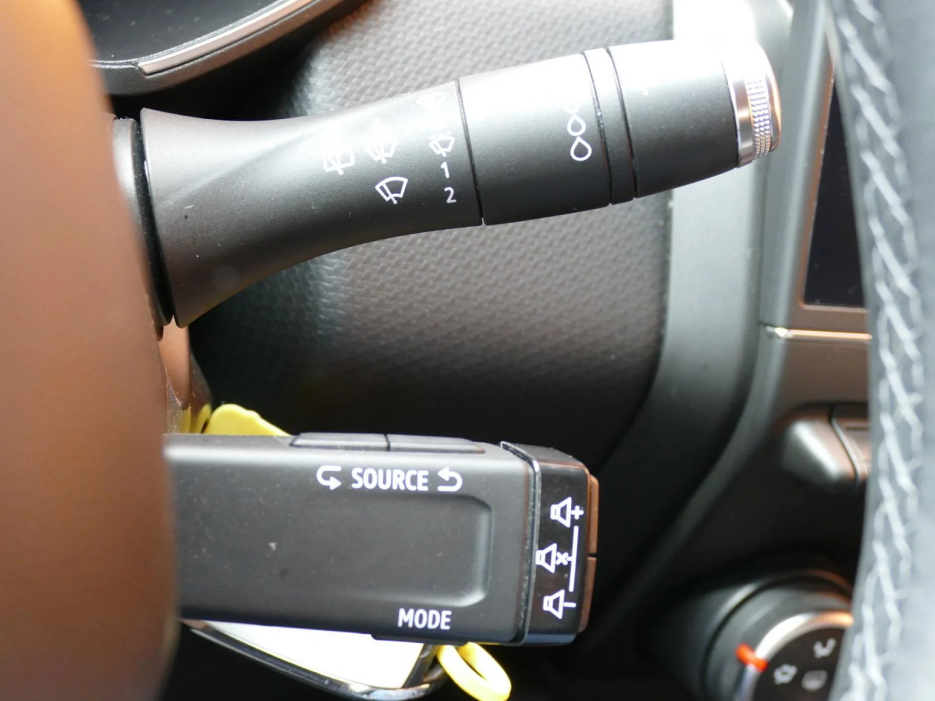 RENAULT CLIO - Miniature 25 sur 32 - Cliquer pour voir cette photo