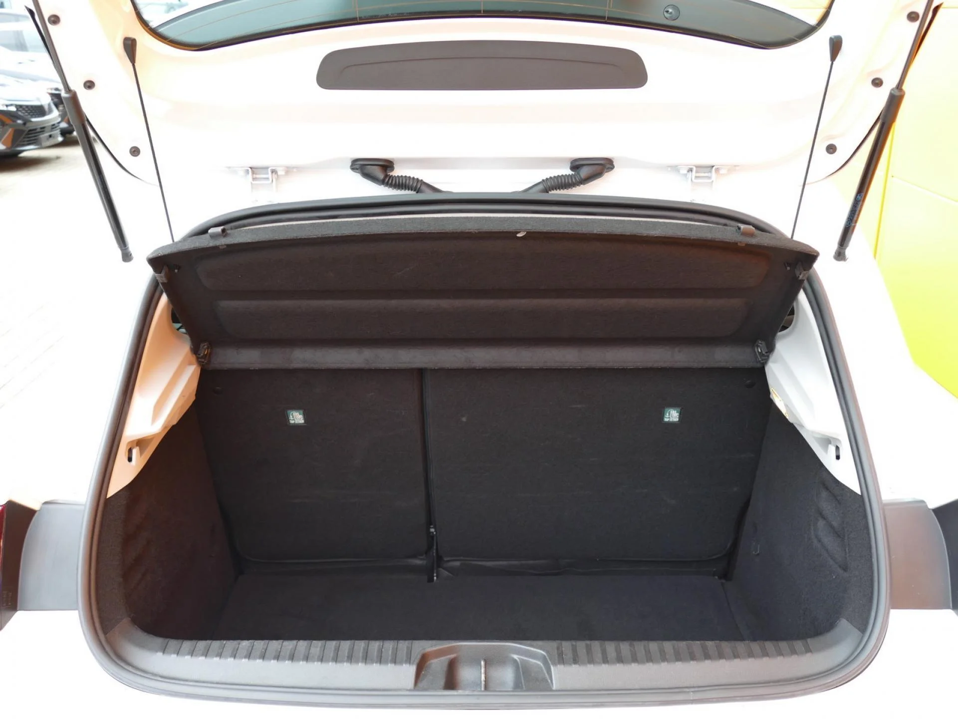 RENAULT CLIO - Miniature 8 sur 32 - Cliquer pour voir cette photo