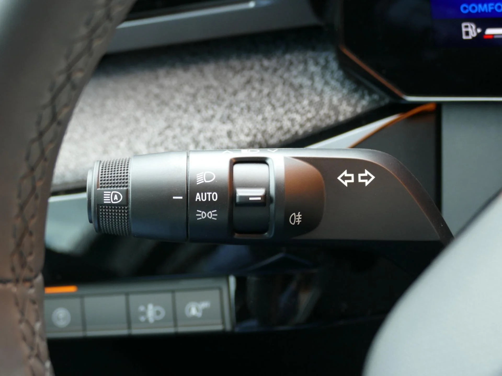 RENAULT CLIO - Miniature 27 sur 33 - Cliquer pour voir cette photo