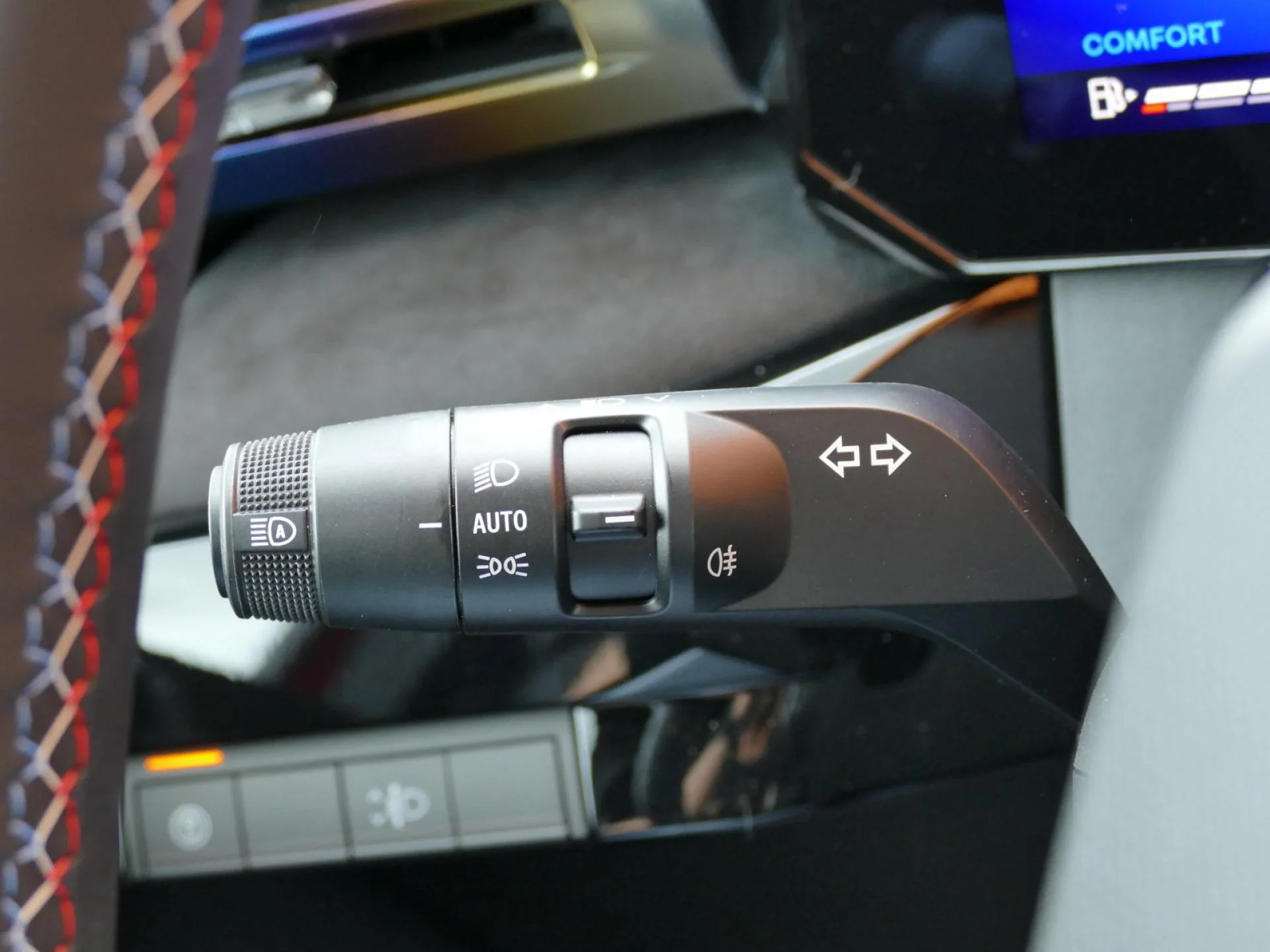 RENAULT CLIO - Miniature 23 sur 32 - Cliquer pour voir cette photo