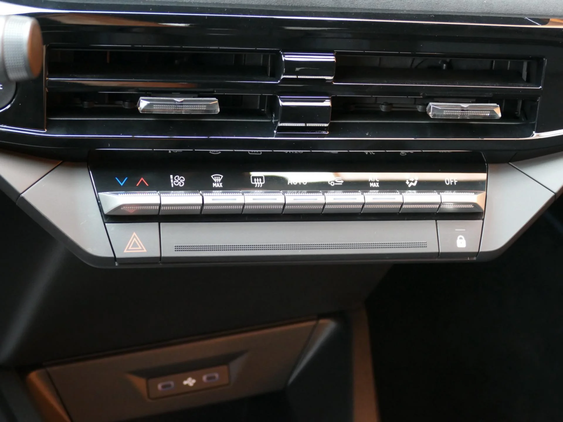 RENAULT CLIO - Miniature 15 sur 35 - Cliquer pour voir cette photo