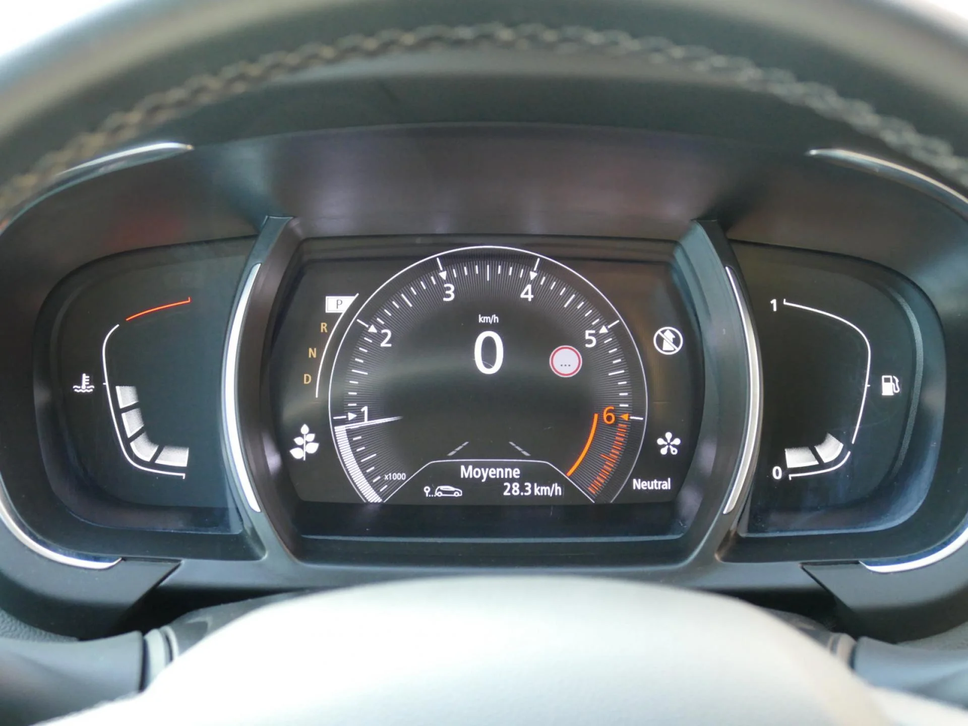RENAULT GRAND SCENIC - Miniature 21 sur 32 - Cliquer pour voir cette photo