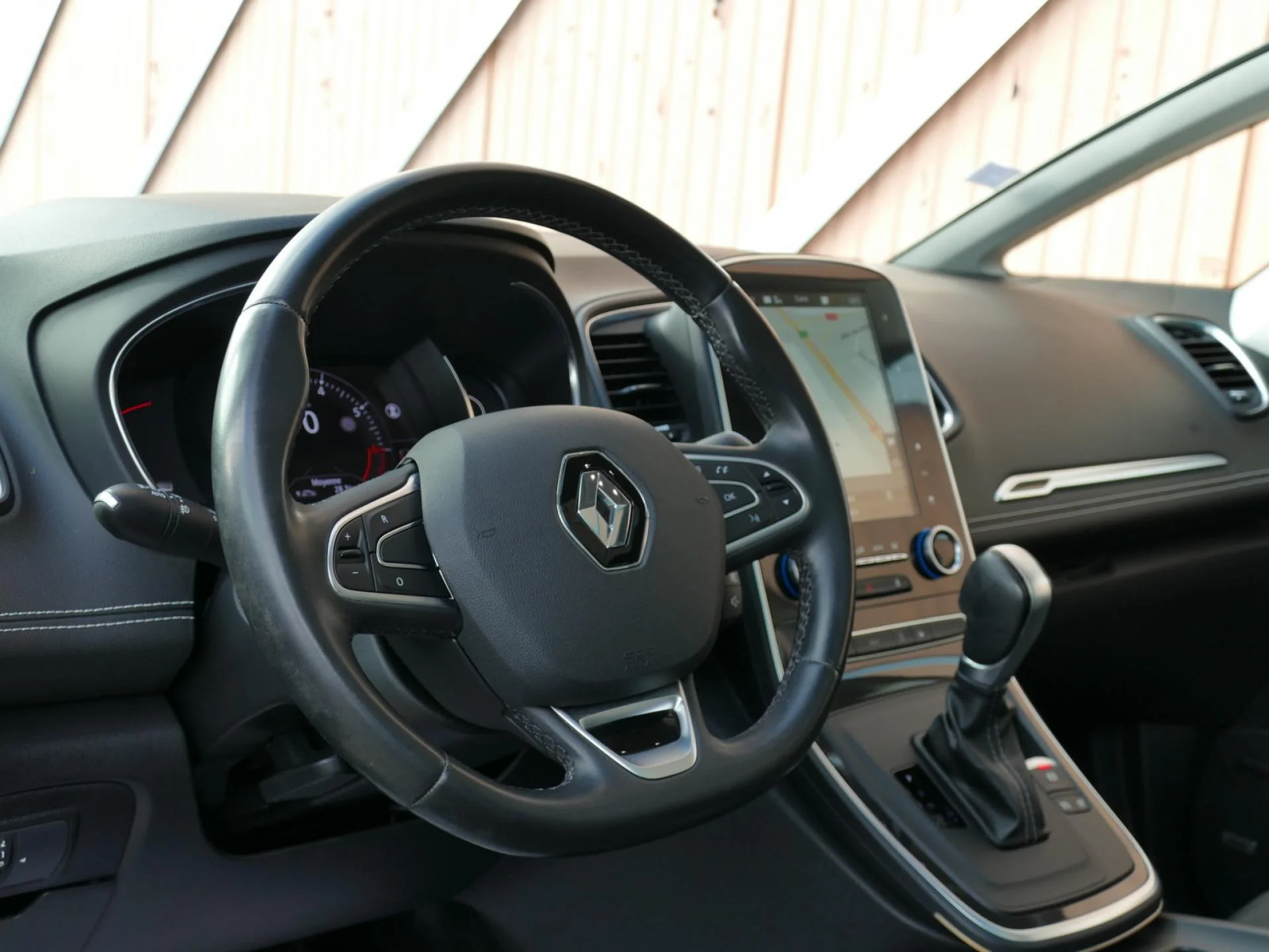 RENAULT GRAND SCENIC - Miniature 15 sur 32 - Cliquer pour voir cette photo