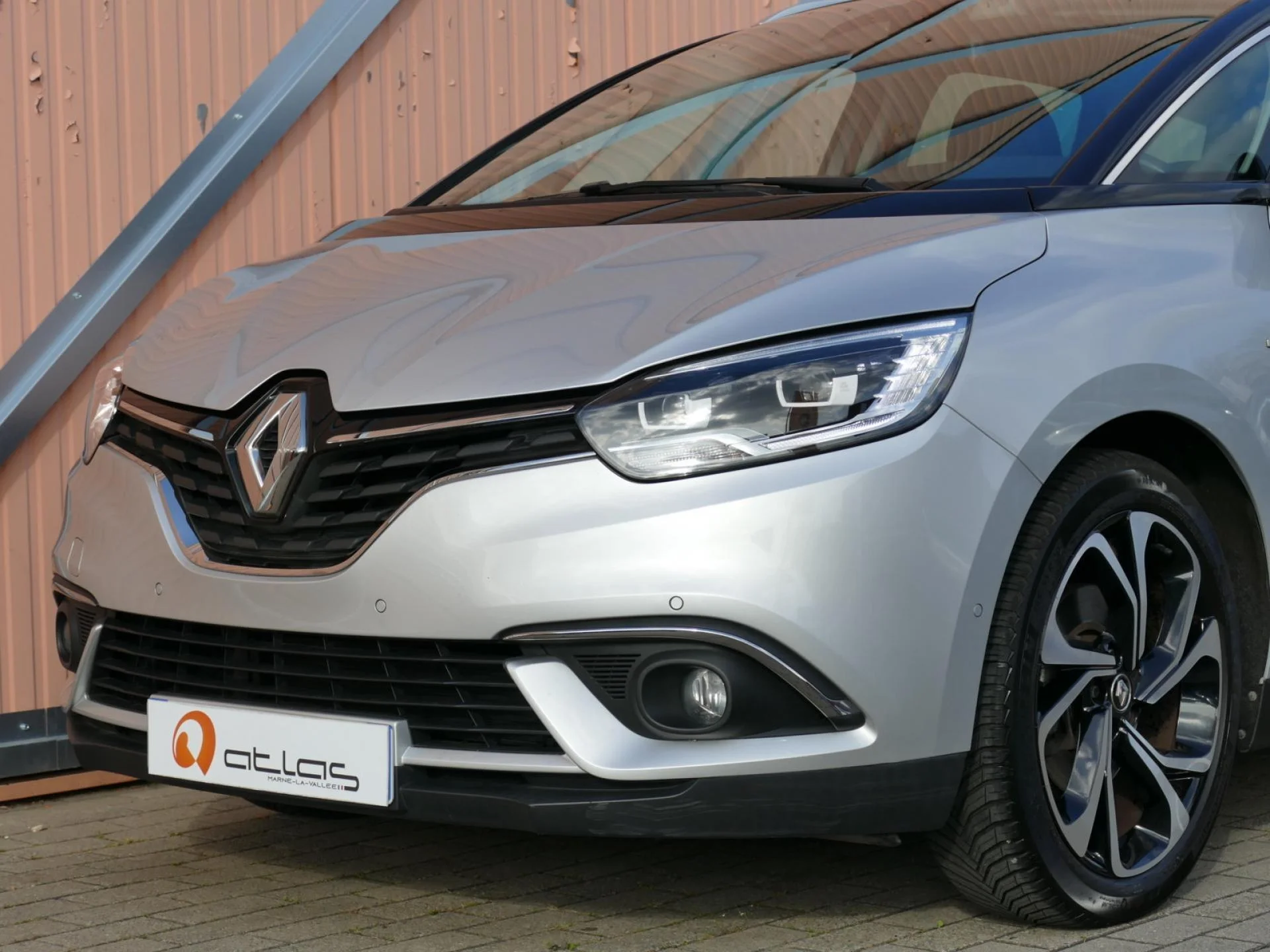 RENAULT GRAND SCENIC - Miniature 28 sur 32 - Cliquer pour voir cette photo