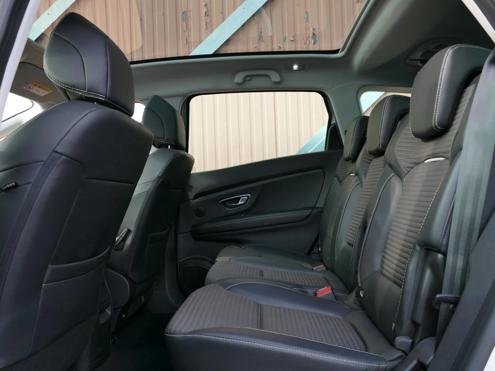 RENAULT GRAND SCENIC - Miniature 7 sur 32 - Cliquer pour voir cette photo