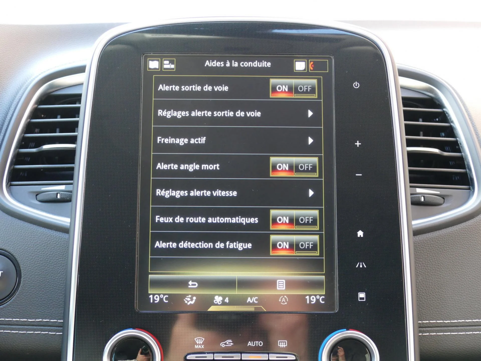 RENAULT GRAND SCENIC - Miniature 11 sur 32 - Cliquer pour voir cette photo