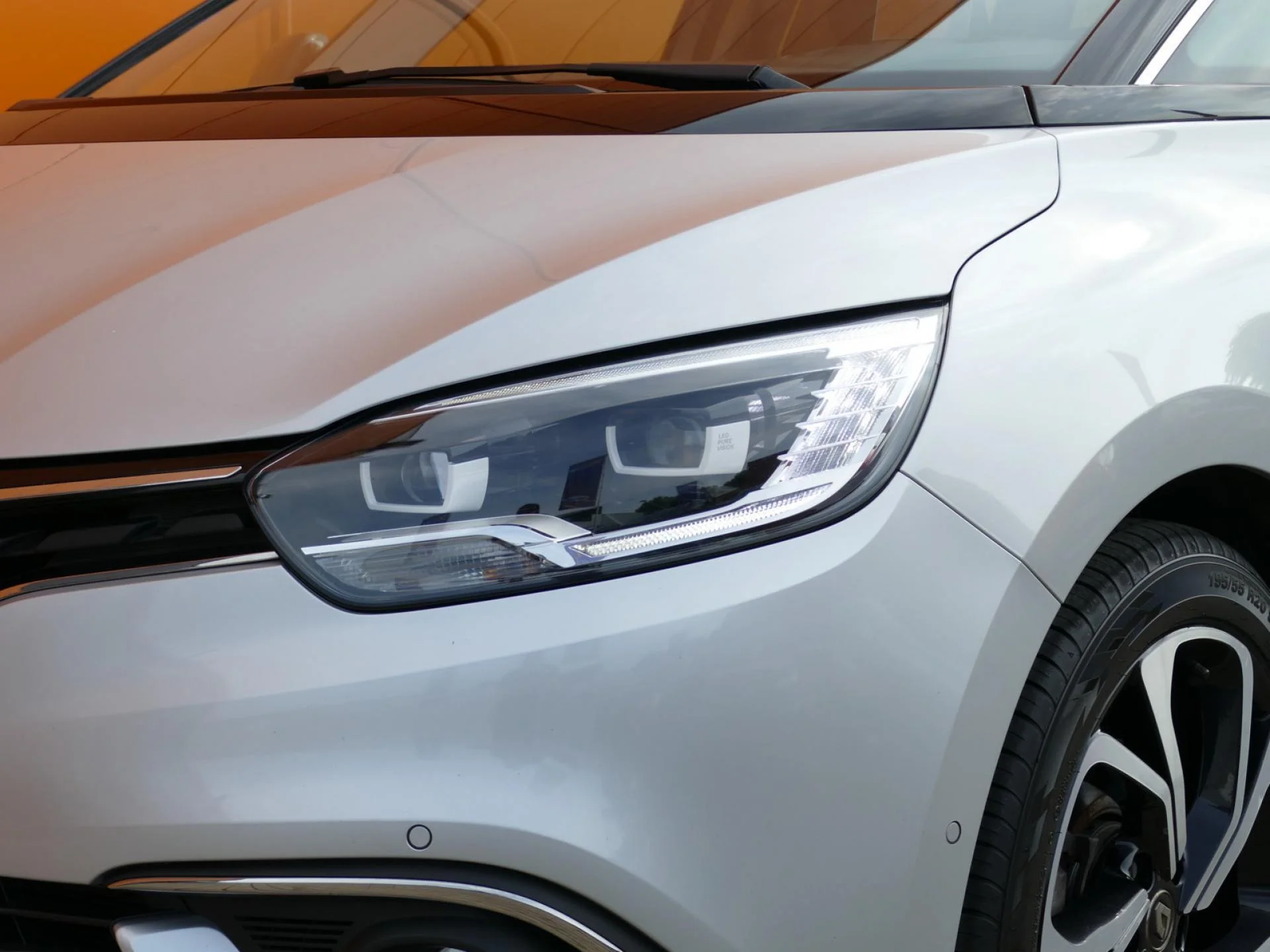 RENAULT GRAND SCENIC - Miniature 28 sur 32 - Cliquer pour voir cette photo