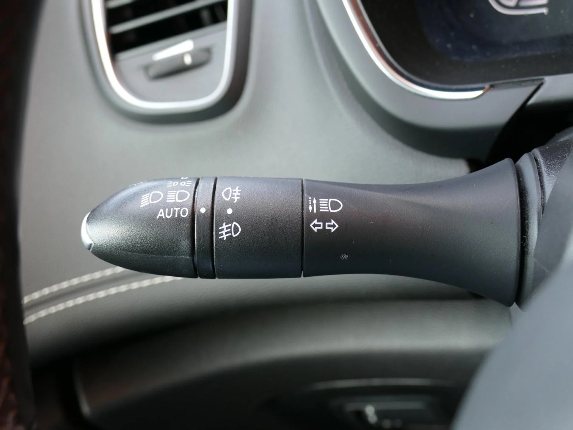 RENAULT GRAND SCENIC - Miniature 23 sur 32 - Cliquer pour voir cette photo