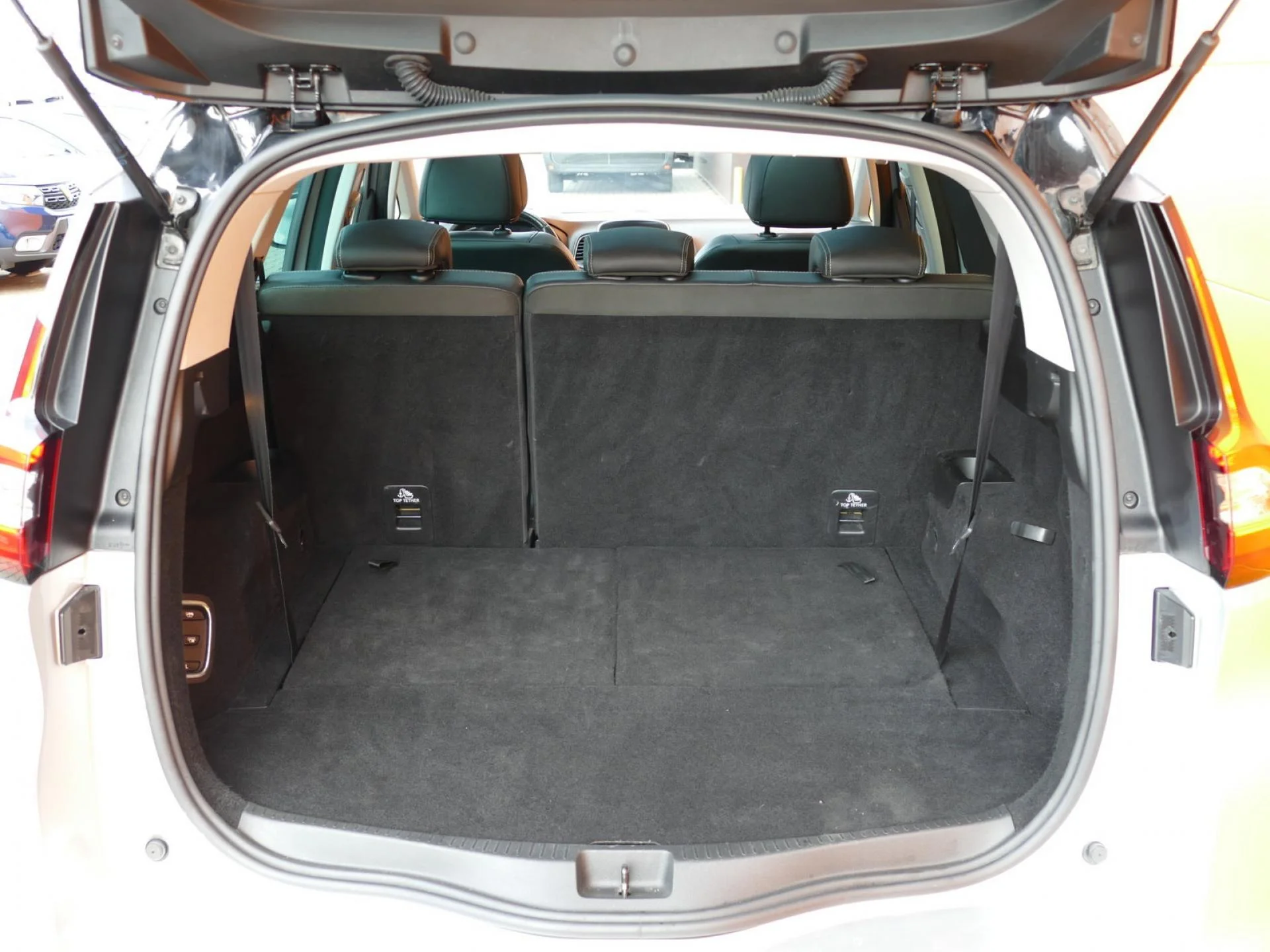 RENAULT GRAND SCENIC - Miniature 9 sur 32 - Cliquer pour voir cette photo