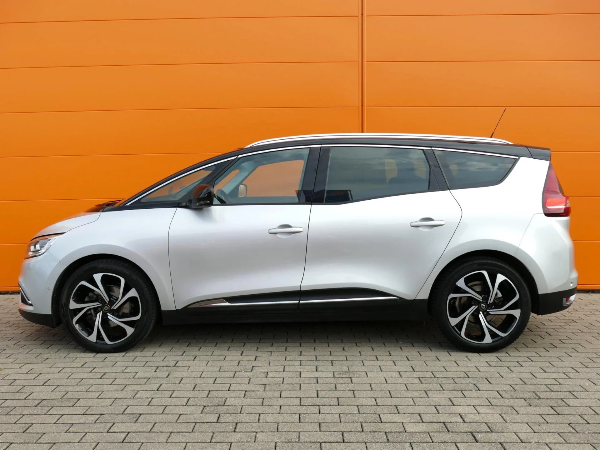 RENAULT GRAND SCENIC - Miniature 3 sur 32 - Cliquer pour voir cette photo