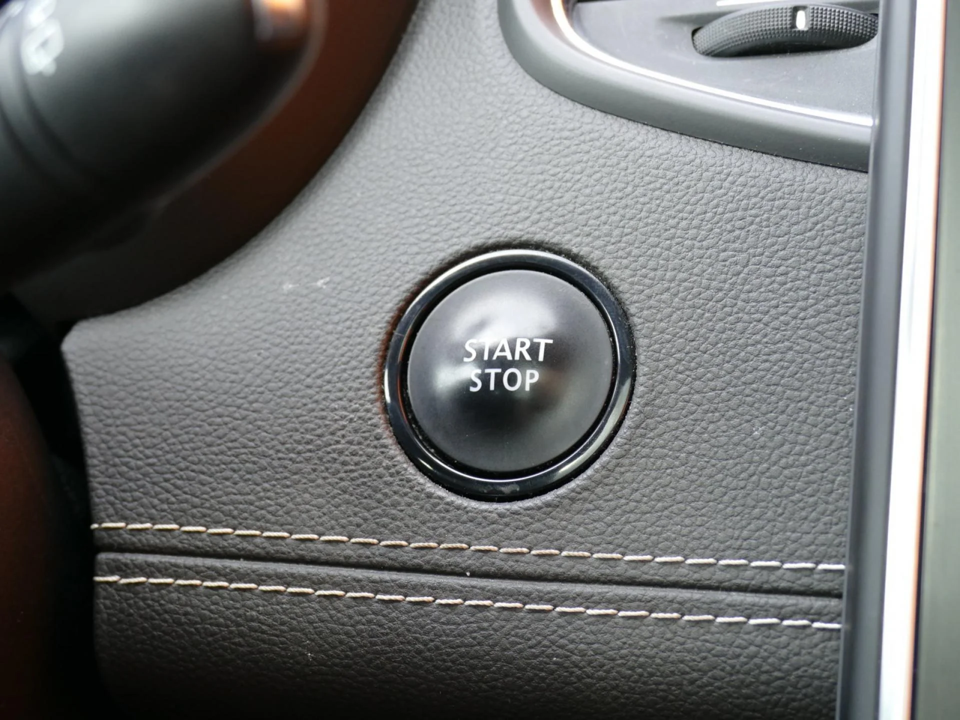 RENAULT GRAND SCENIC - Miniature 20 sur 32 - Cliquer pour voir cette photo