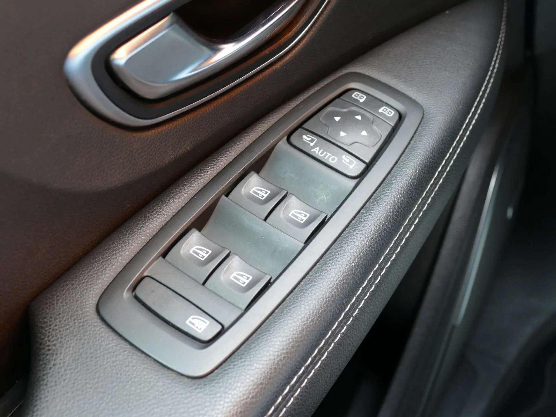 RENAULT GRAND SCENIC - Miniature 22 sur 32 - Cliquer pour voir cette photo