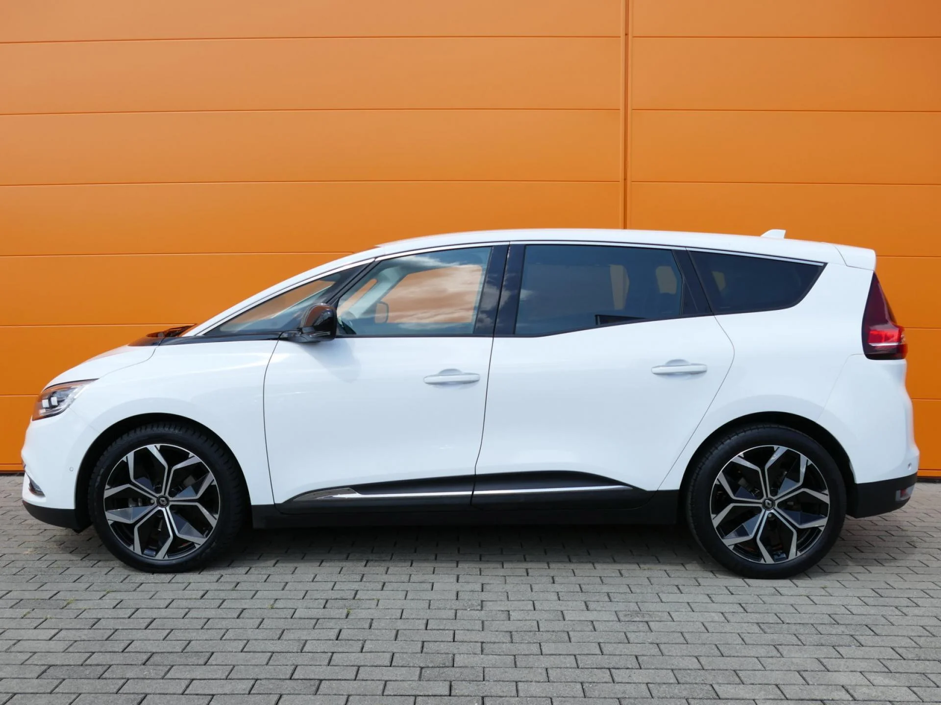 RENAULT GRAND SCENIC - Miniature 3 sur 32 - Cliquer pour voir cette photo