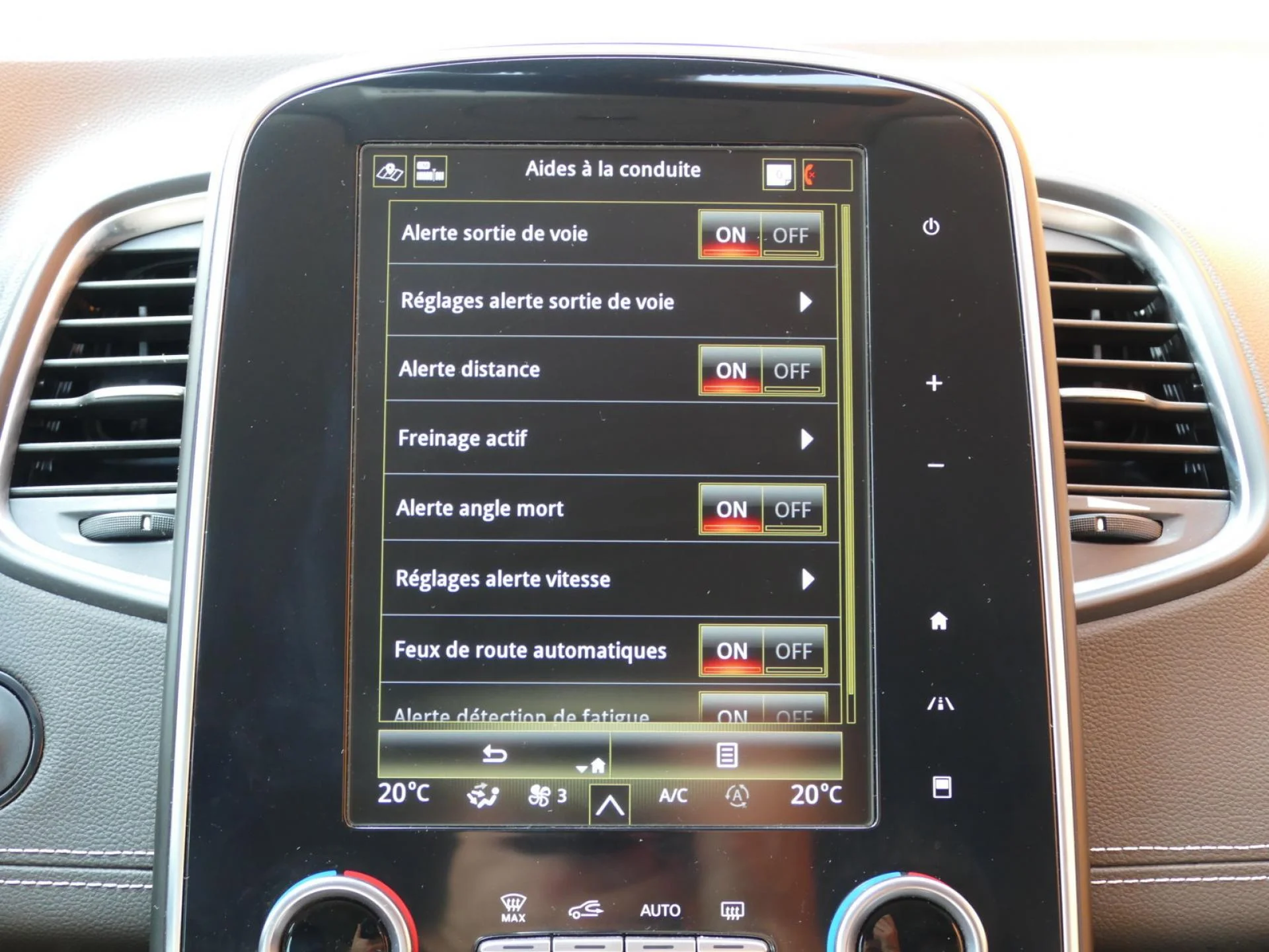 RENAULT GRAND SCENIC - Miniature 12 sur 32 - Cliquer pour voir cette photo