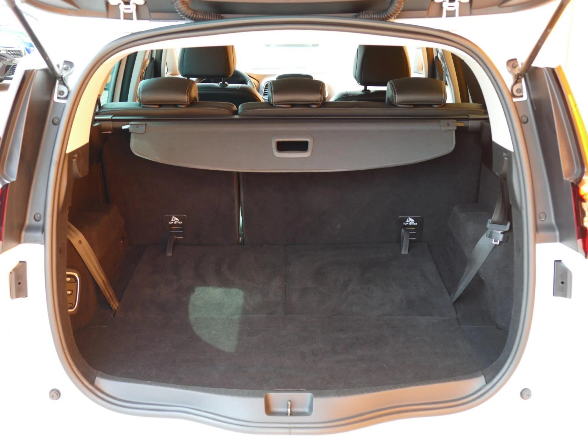 RENAULT GRAND SCENIC - Miniature 9 sur 32 - Cliquer pour voir cette photo