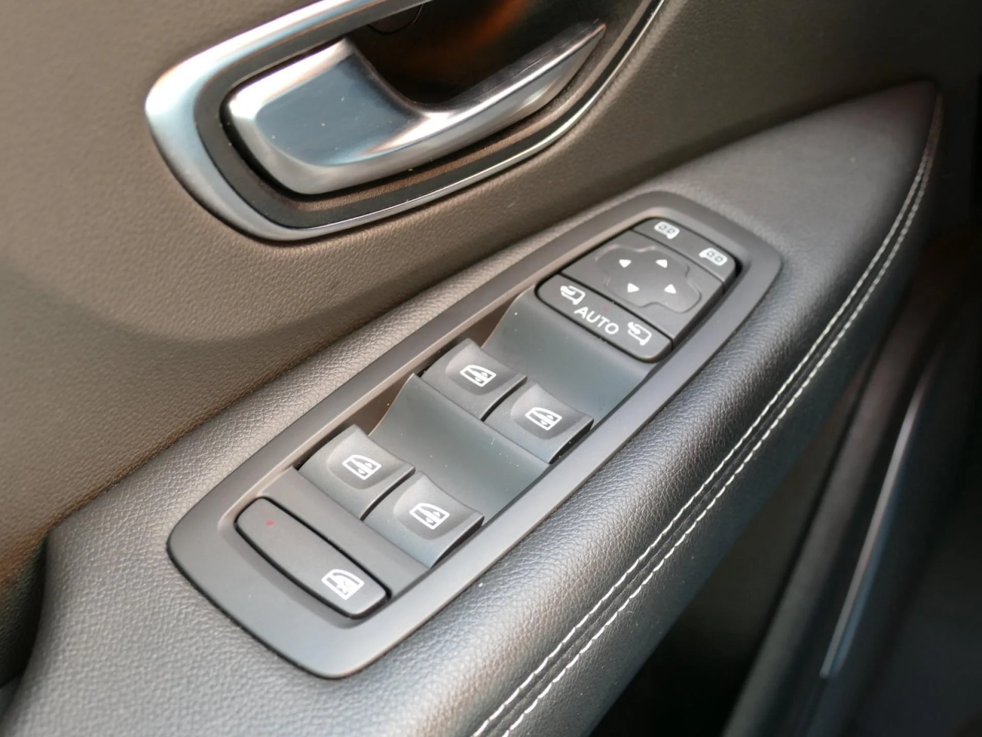 RENAULT GRAND SCENIC - Miniature 20 sur 32 - Cliquer pour voir cette photo