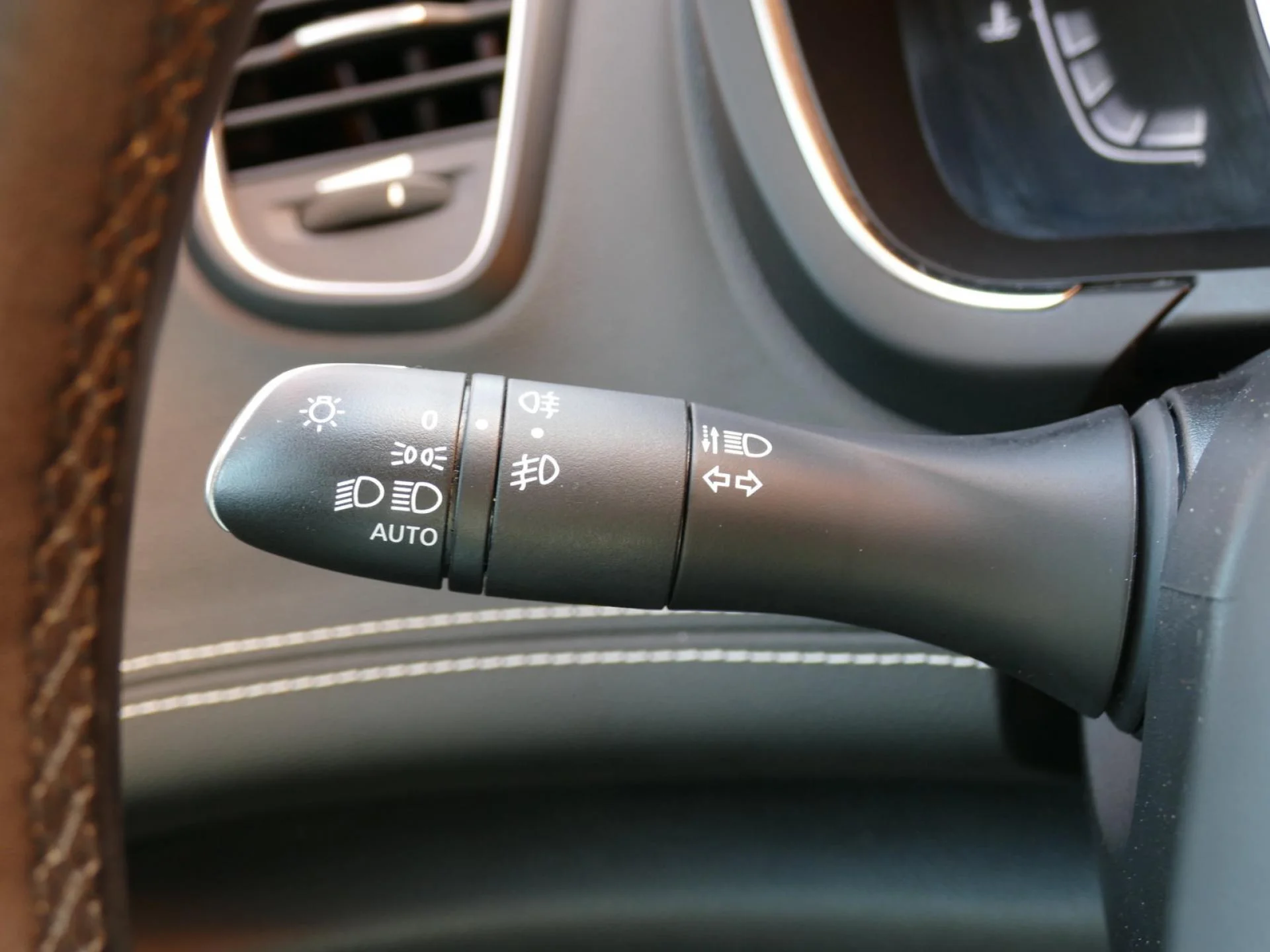RENAULT GRAND SCENIC - Miniature 21 sur 32 - Cliquer pour voir cette photo