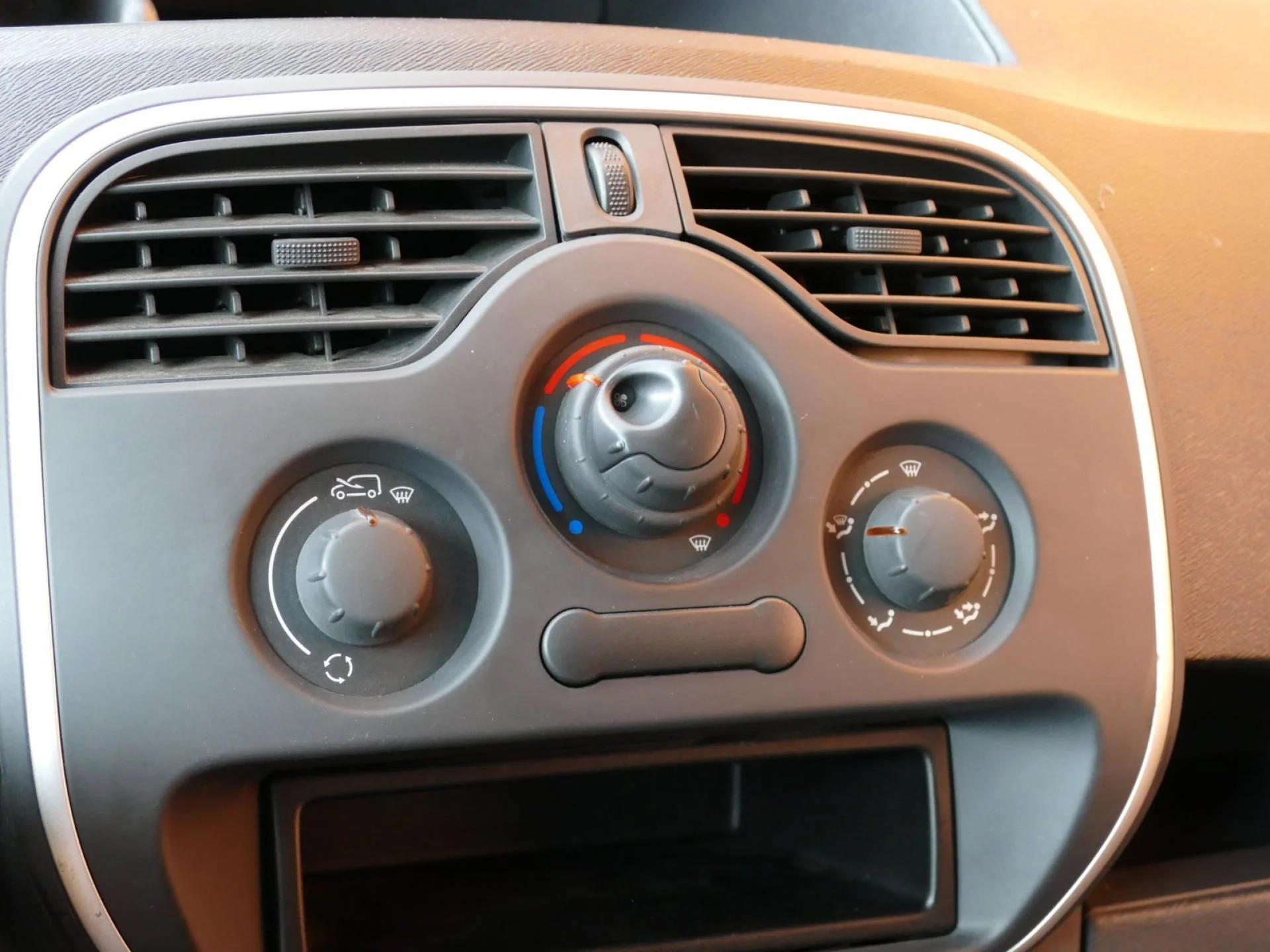 RENAULT KANGOO EXPRESS - Miniature 8 sur 26 - Cliquer pour voir cette photo