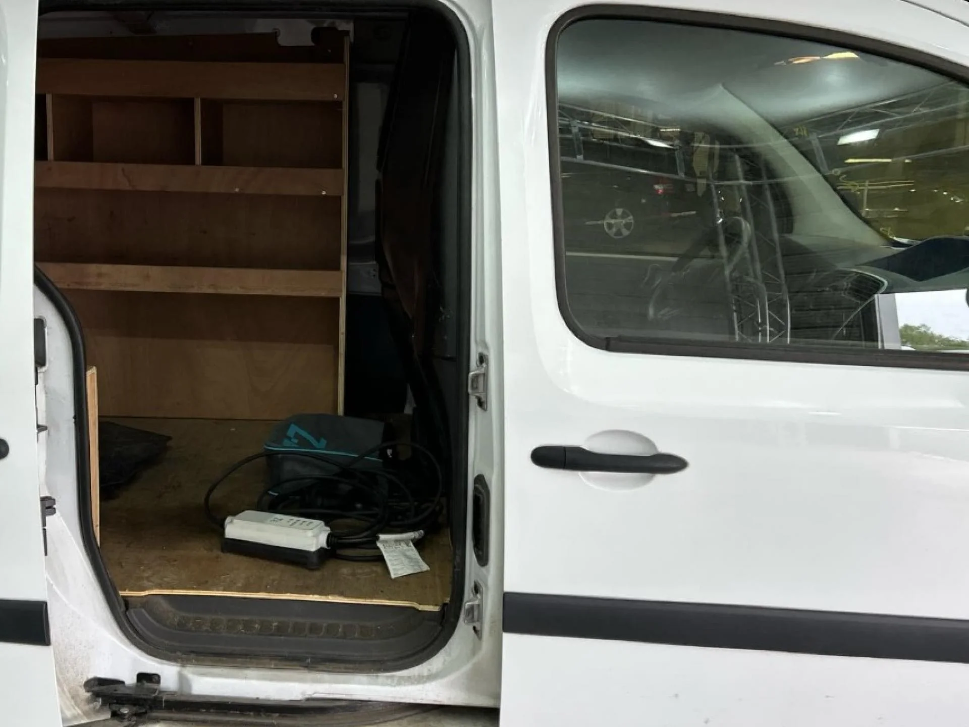 RENAULT KANGOO - Miniature 4 sur 5 - Cliquer pour voir cette photo