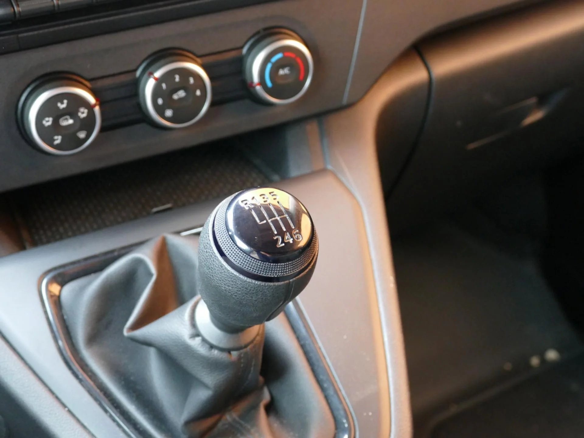RENAULT KANGOO VAN - Miniature 21 sur 35 - Cliquer pour voir cette photo