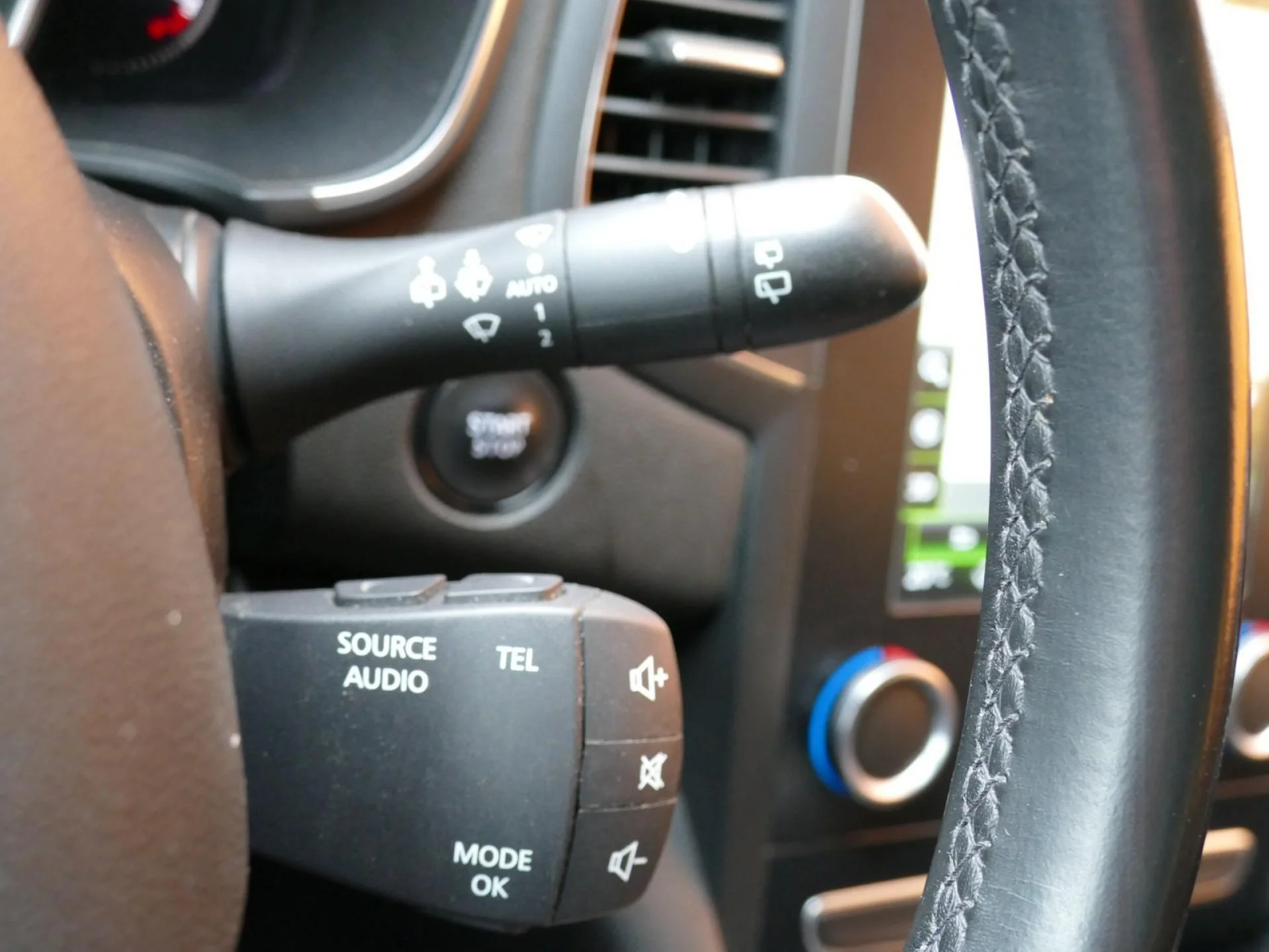 RENAULT MEGANE - Miniature 24 sur 31 - Cliquer pour voir cette photo