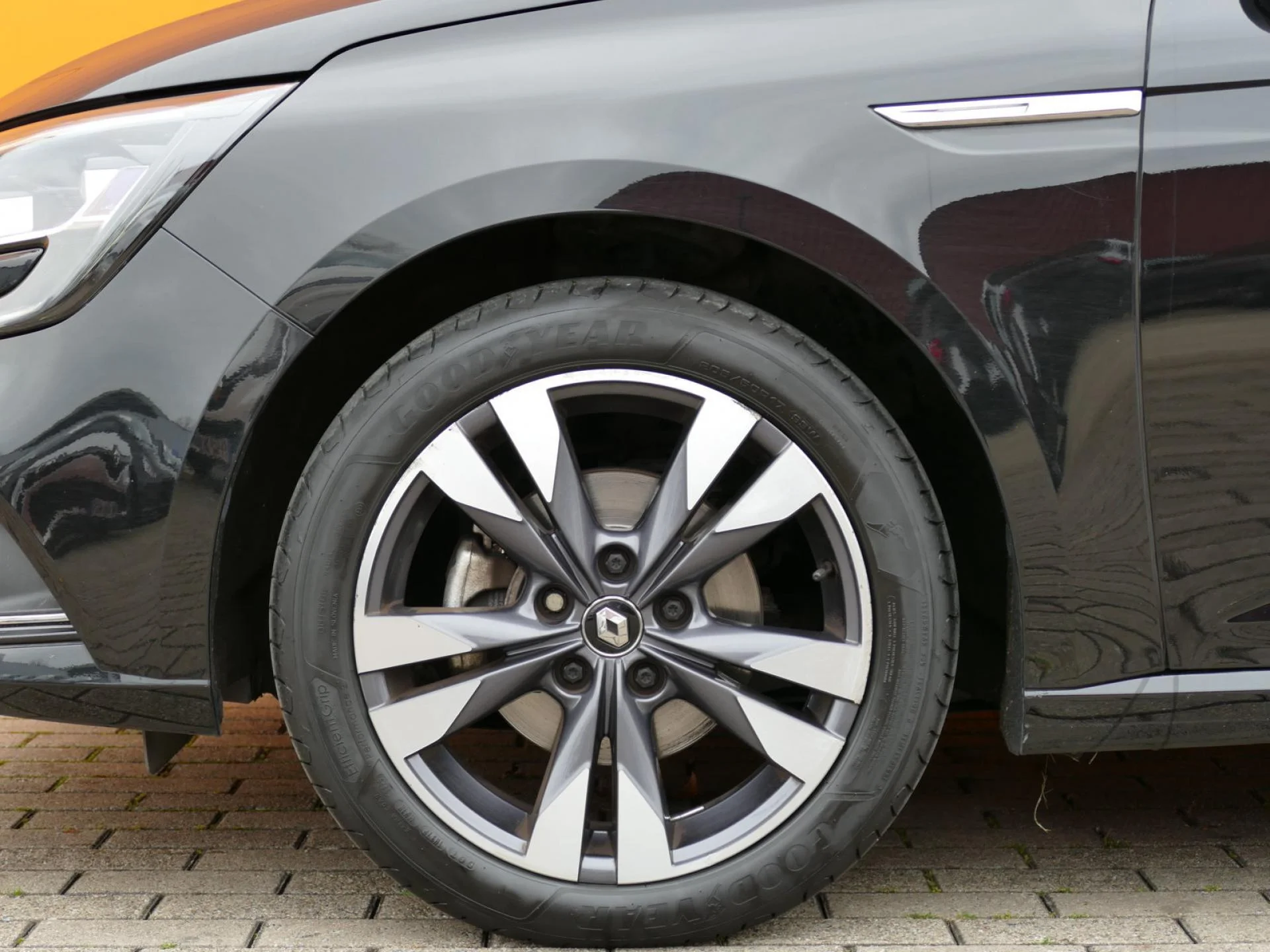 RENAULT MEGANE - Miniature 30 sur 31 - Cliquer pour voir cette photo