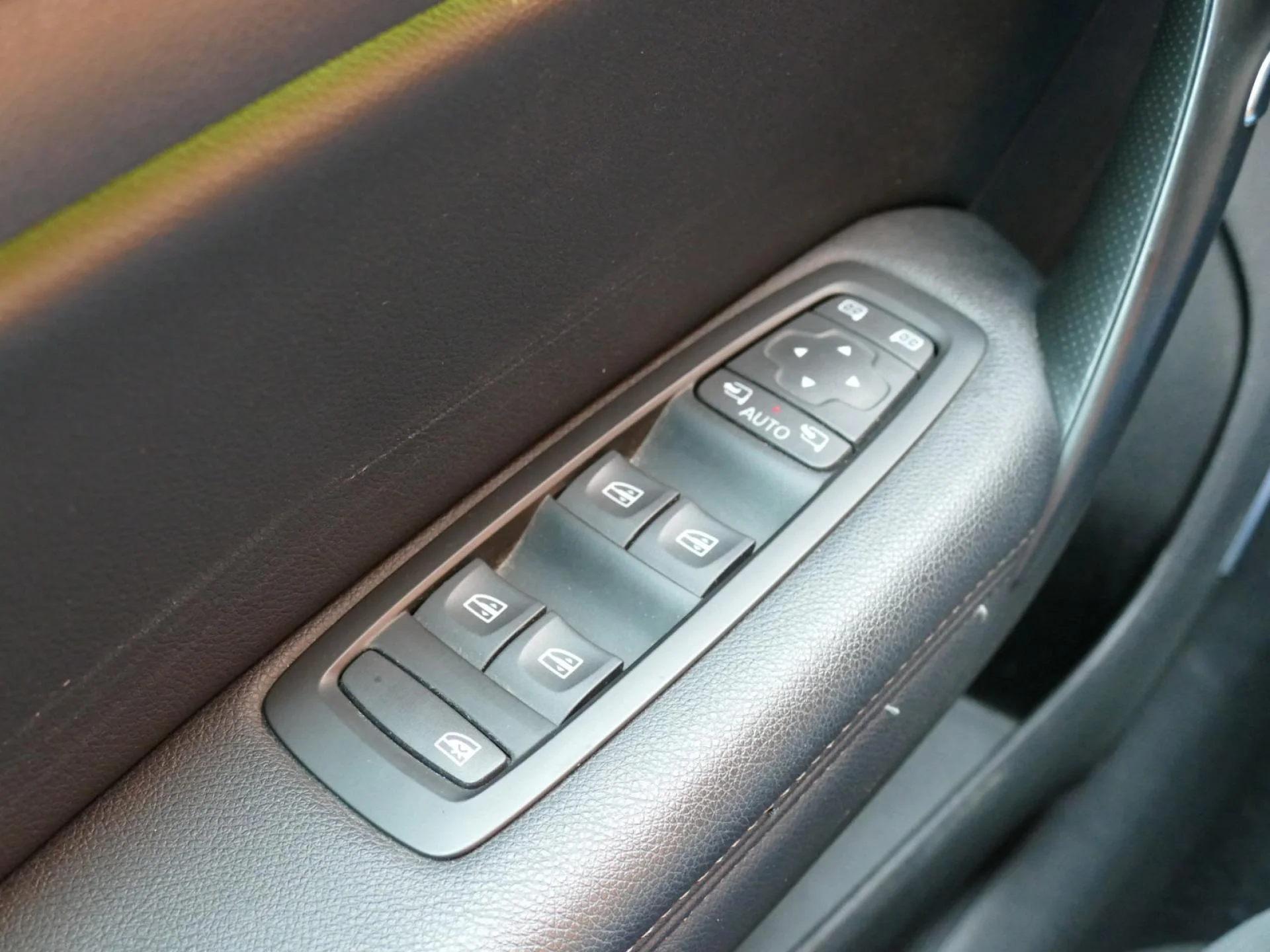 RENAULT MEGANE - Miniature 22 sur 31 - Cliquer pour voir cette photo
