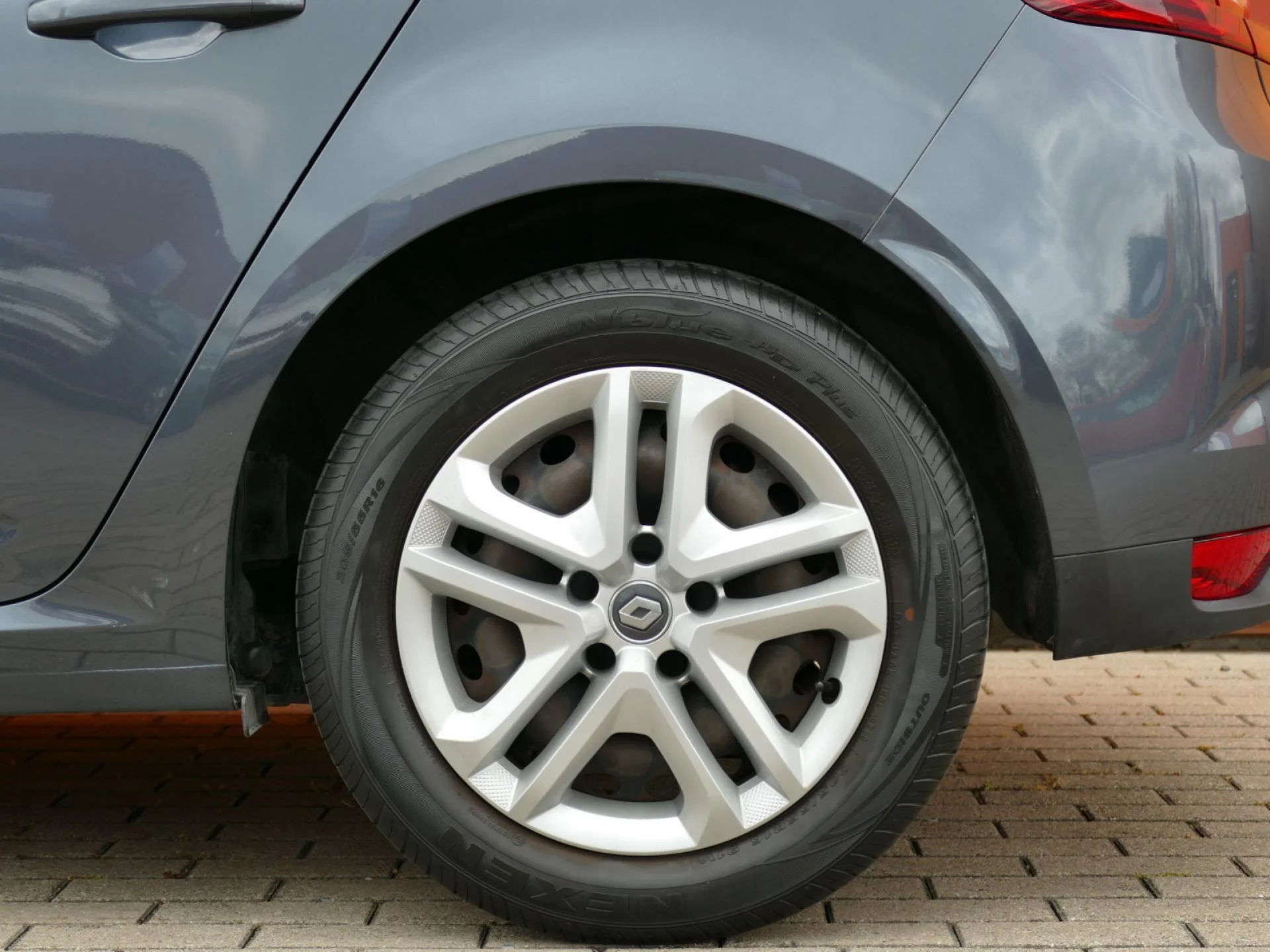 RENAULT MEGANE - Miniature 28 sur 29 - Cliquer pour voir cette photo