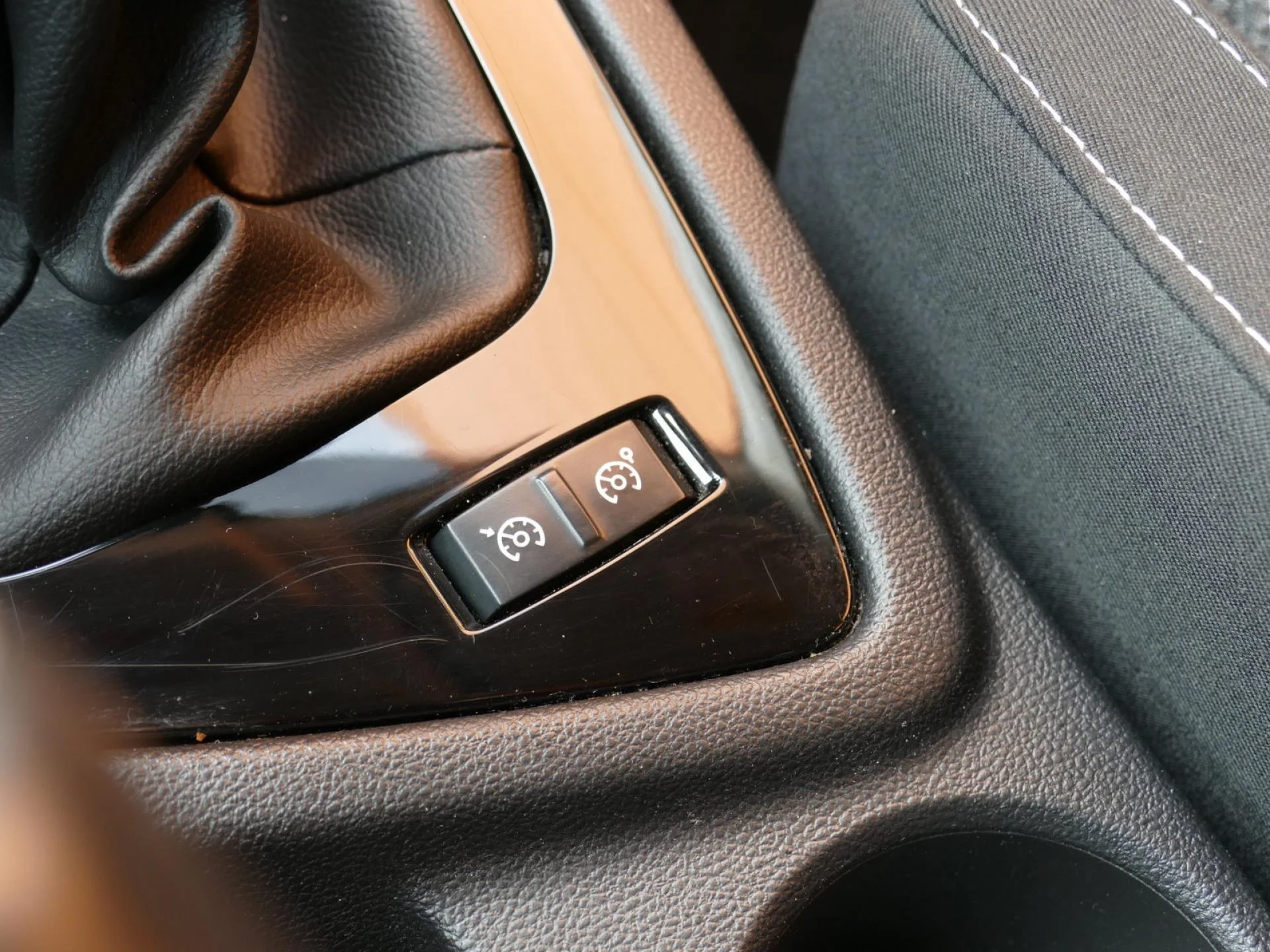 RENAULT MEGANE - Miniature 15 sur 29 - Cliquer pour voir cette photo